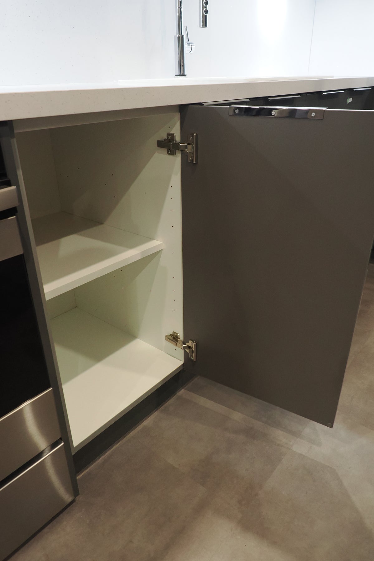 Wren Autograph Lava Gray Gloss Kitchen
