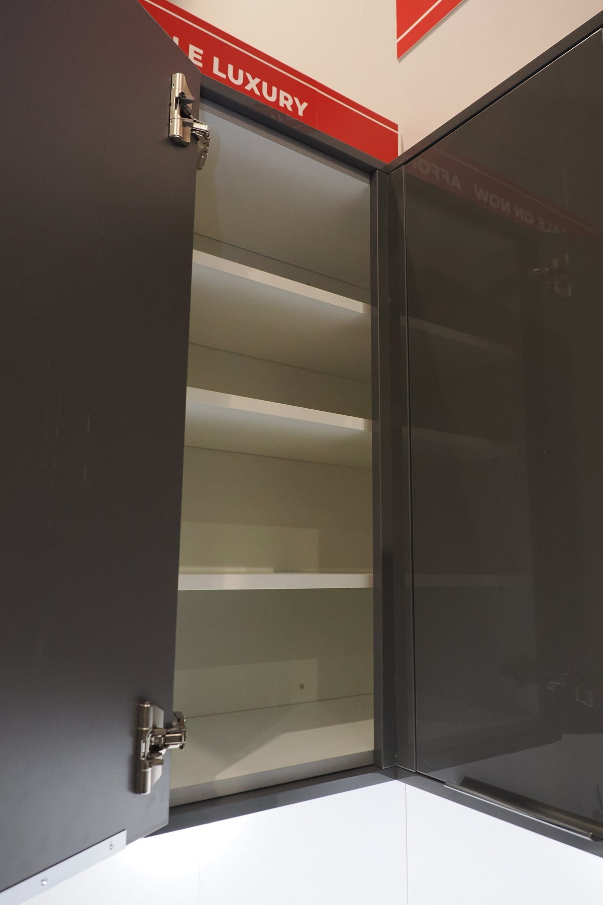 Wren Autograph Lava Gray Gloss Kitchen