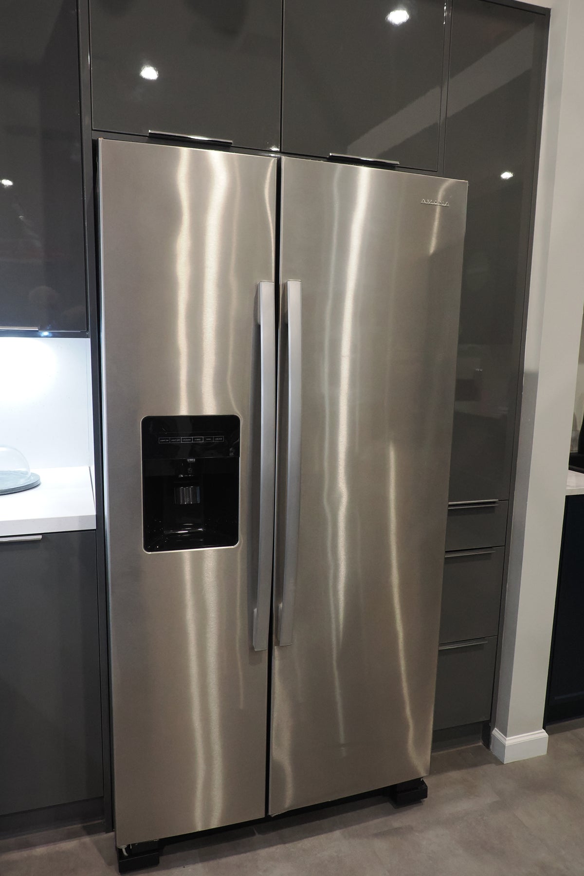 Wren Autograph Lava Gray Gloss Kitchen