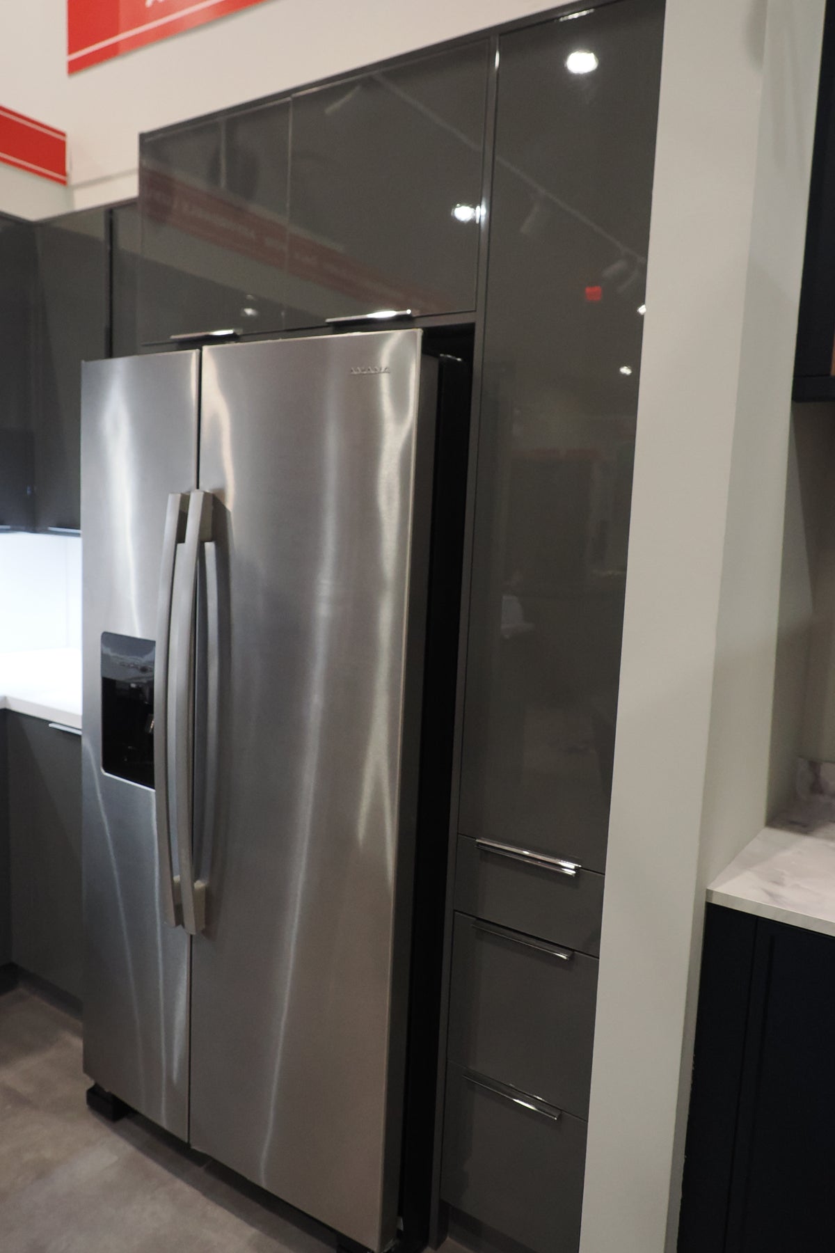 Wren Autograph Lava Gray Gloss Kitchen