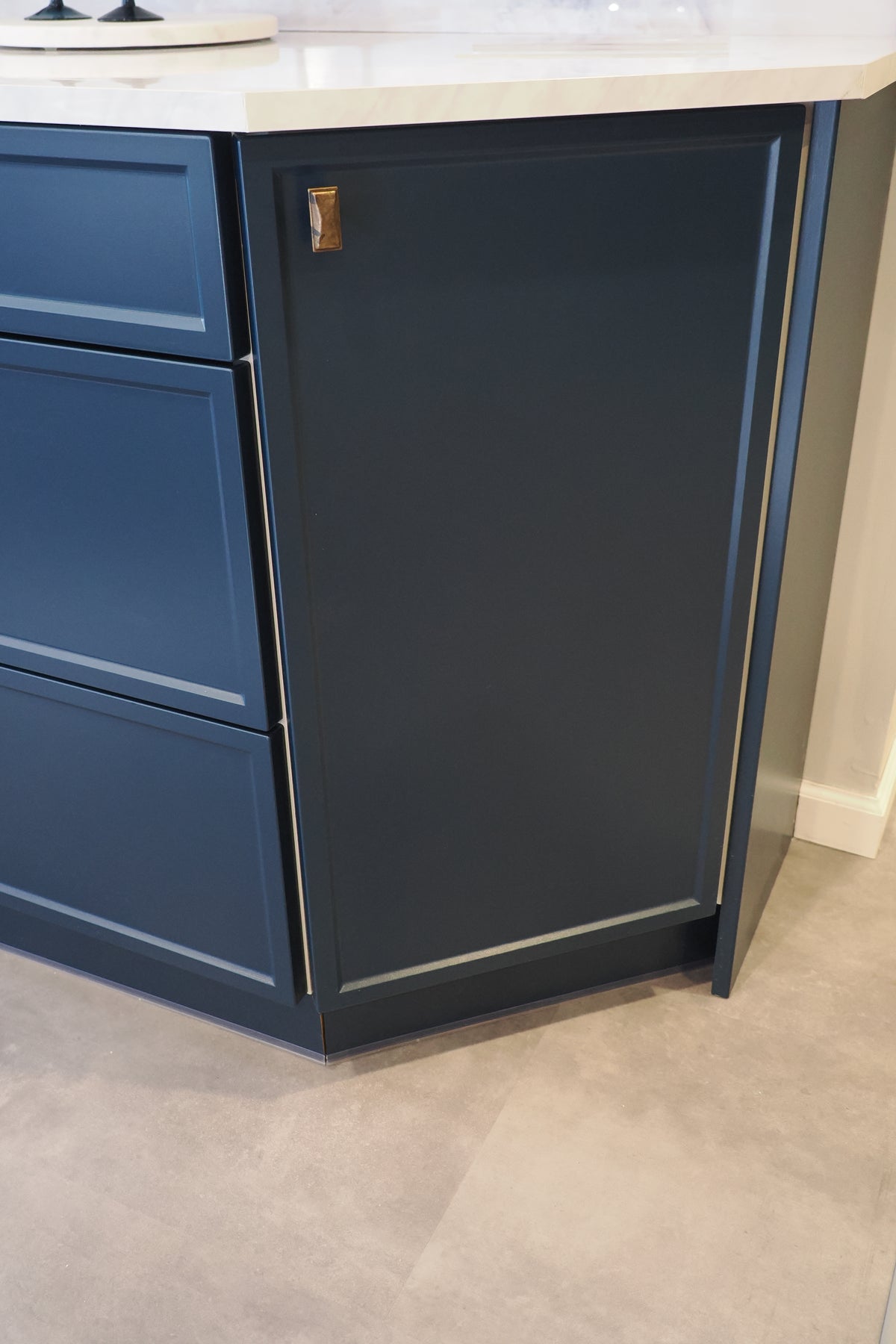 Wren Shaker Navy Blue Kitchen Corner