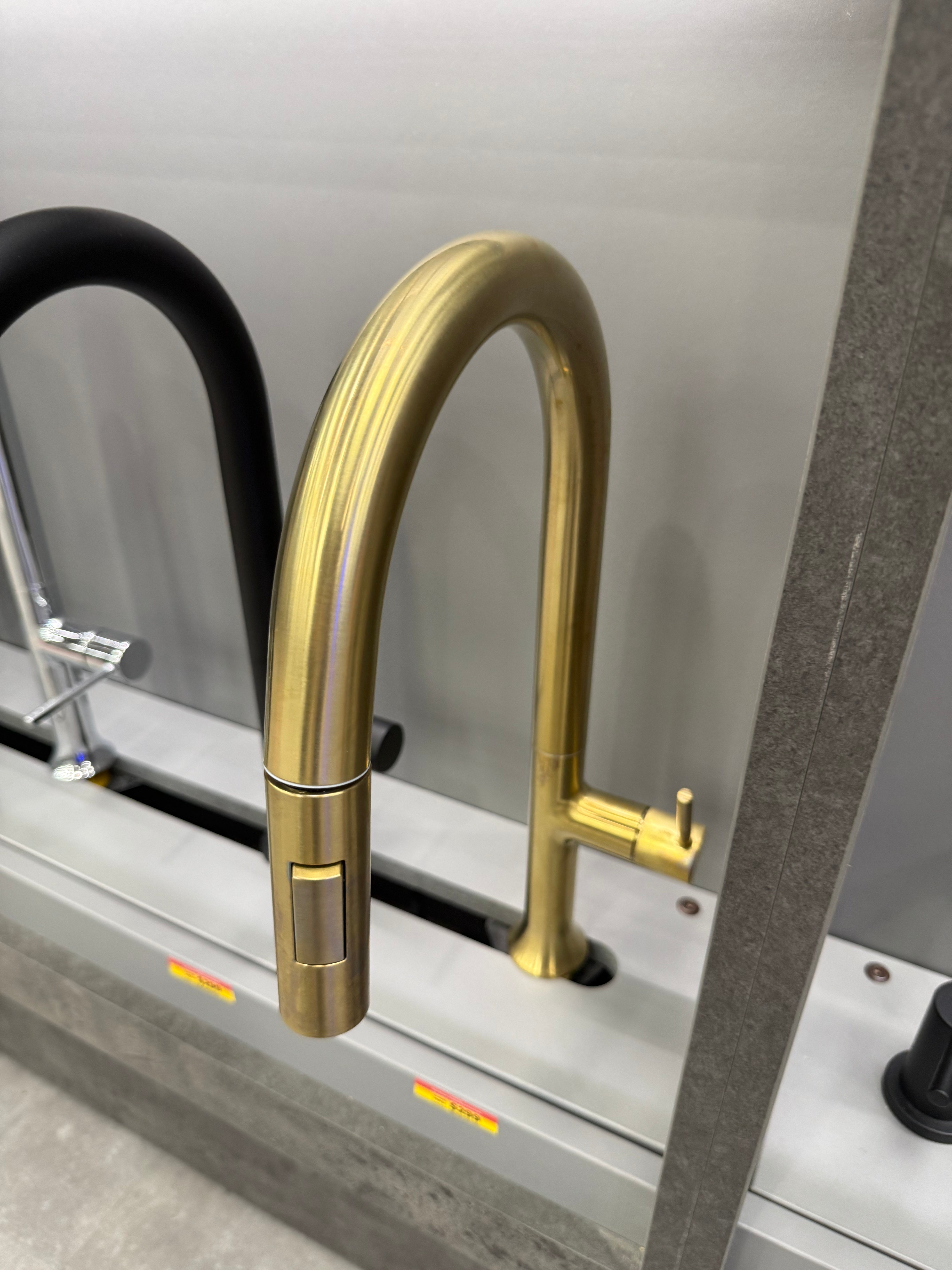 Single Lever Pull Down Kitchen Faucet in Gold