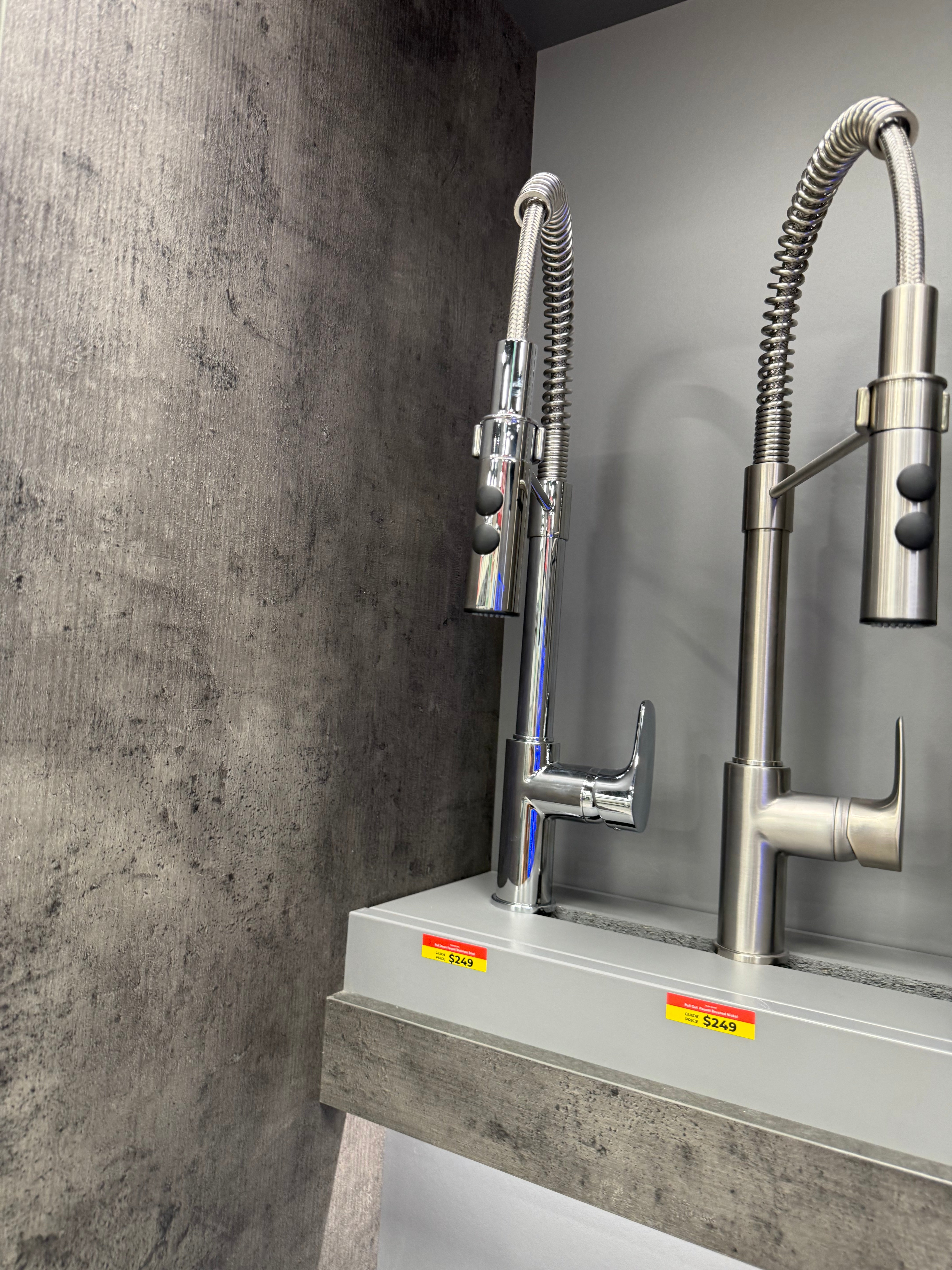 Pull-Out Kitchen Faucet in Polished Chrome