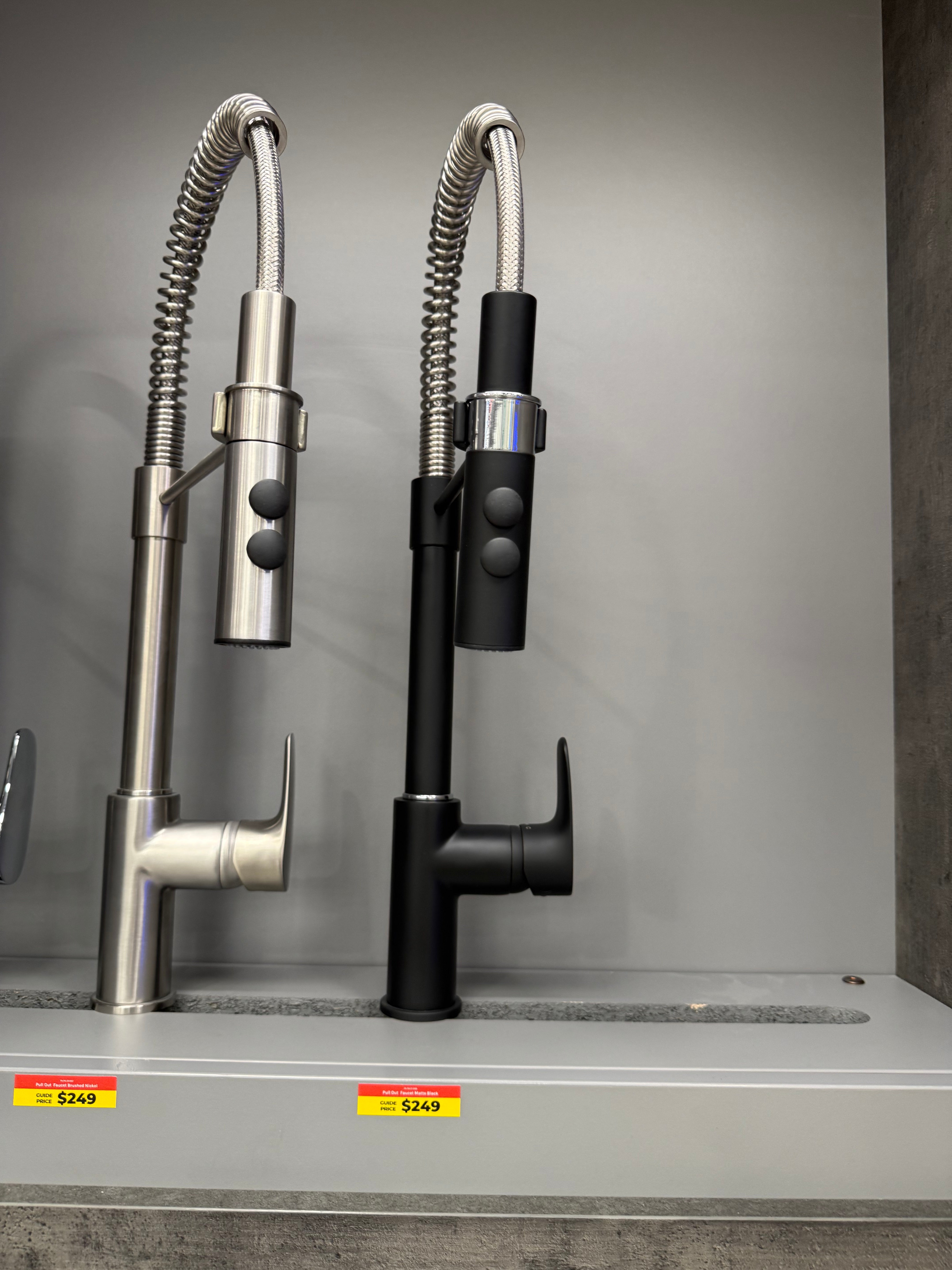 Pull-Out Kitchen Faucet in Matte Black