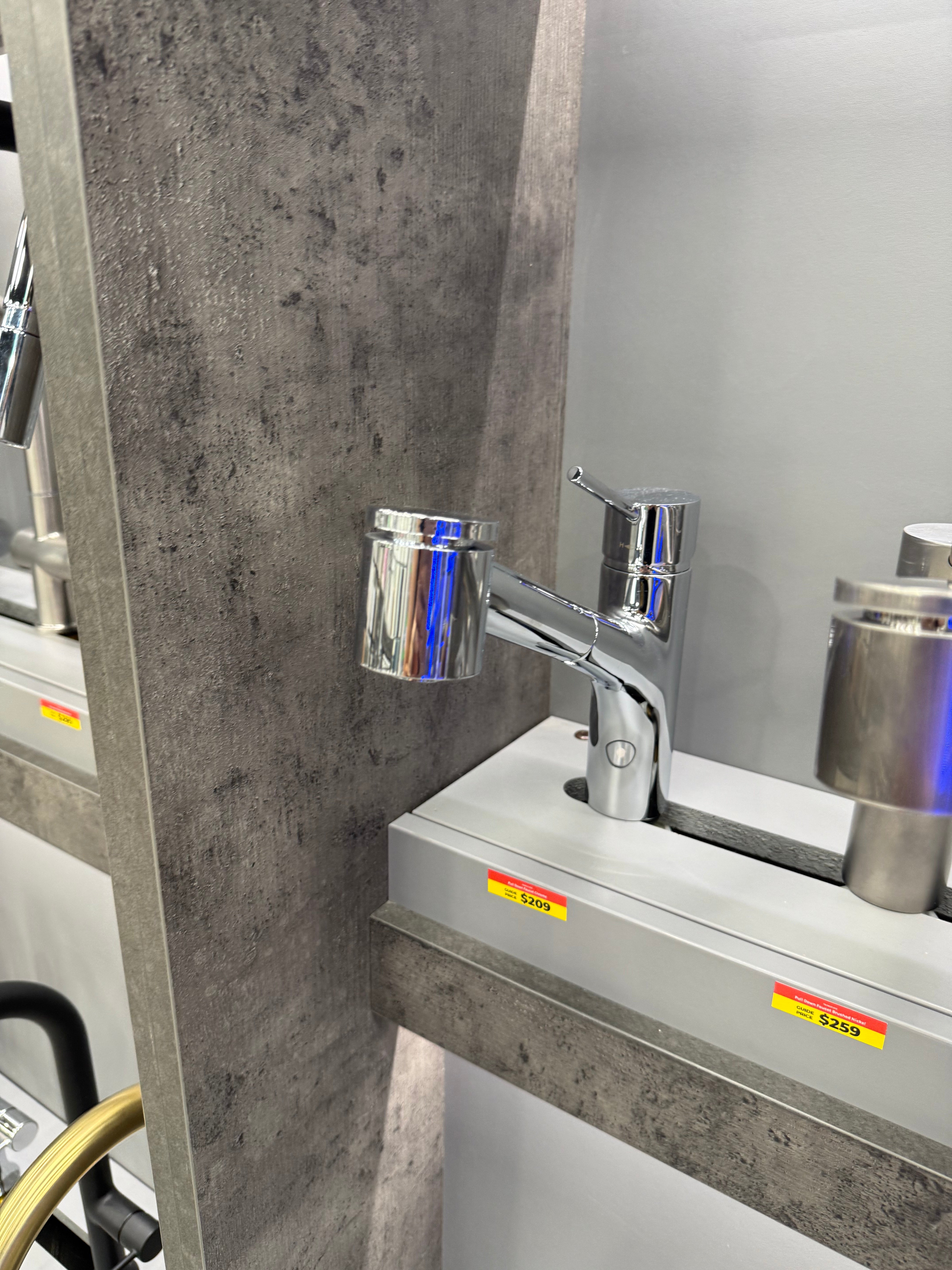 Single Lever Pull Down Faucet in Polish Chrome
