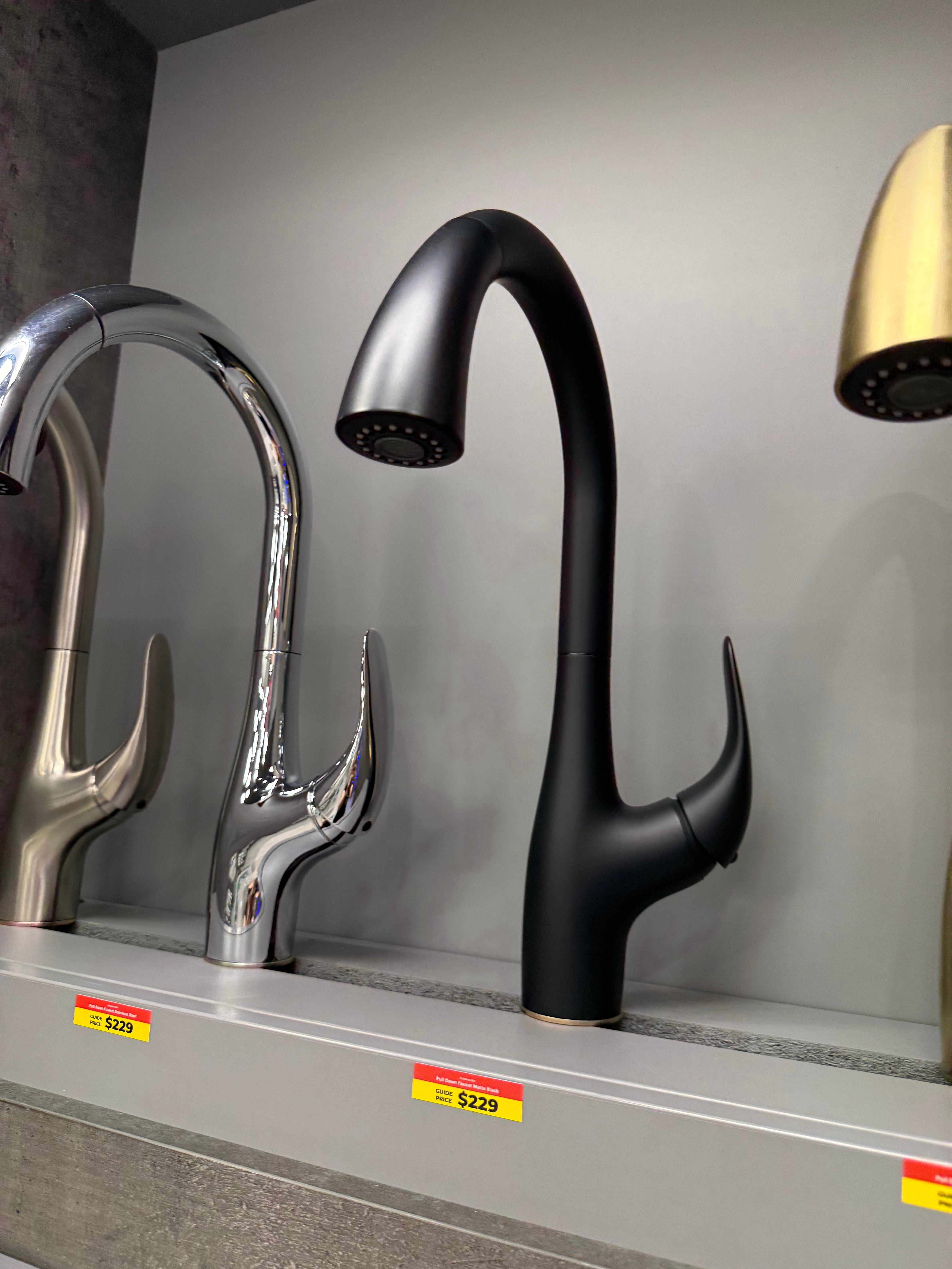 Single Lever Pull Down Kitchen Faucet in Matte Black
