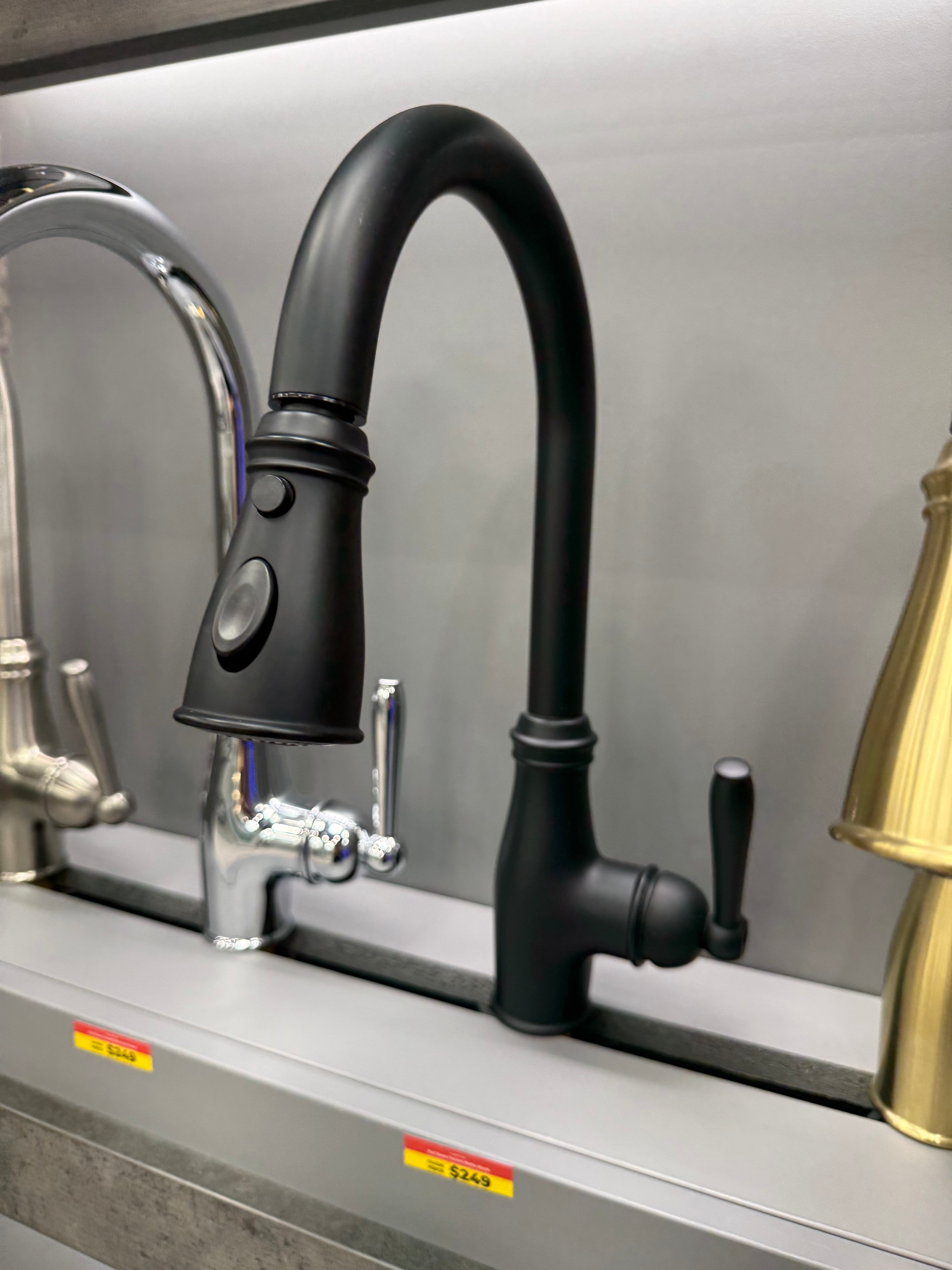 Single Lever Pull Down Kitchen Faucet in Matte Black