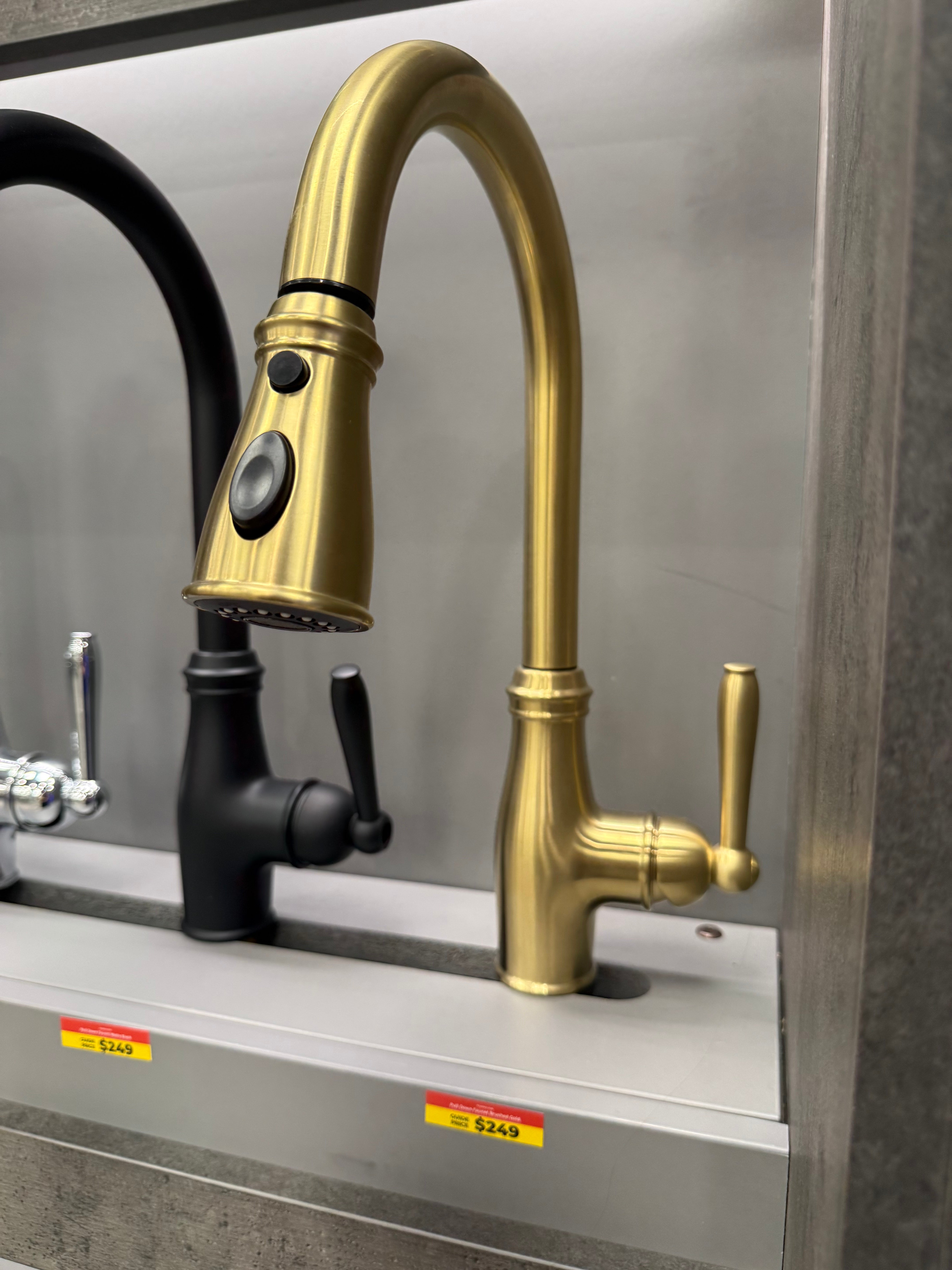 Single Lever Pull Down Kitchen Faucet in Gold