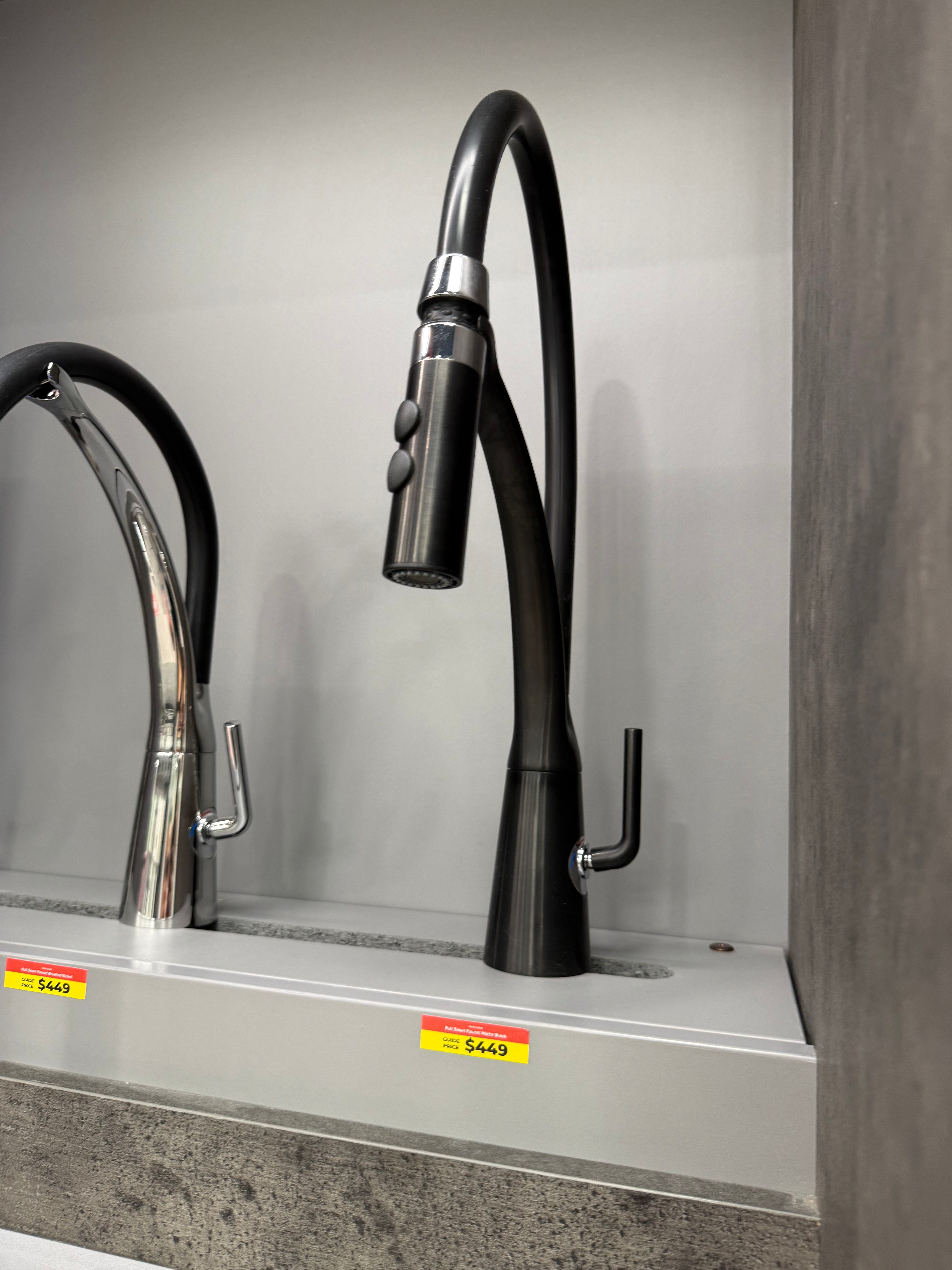 Single Lever Pull Out Kitchen Faucet in Matte Black