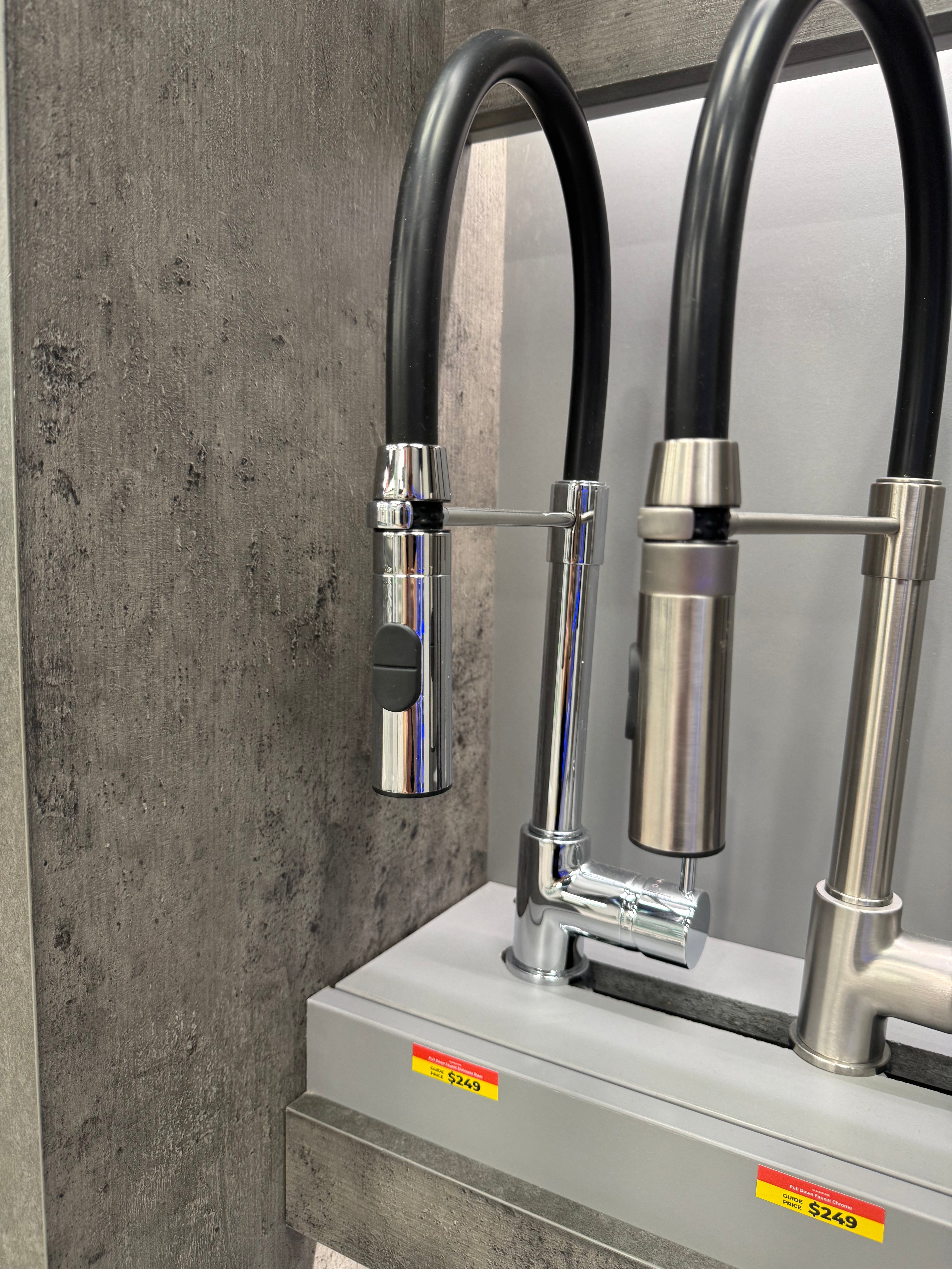 Single Lever Pull Out Kitchen Faucet in Polished Chrome