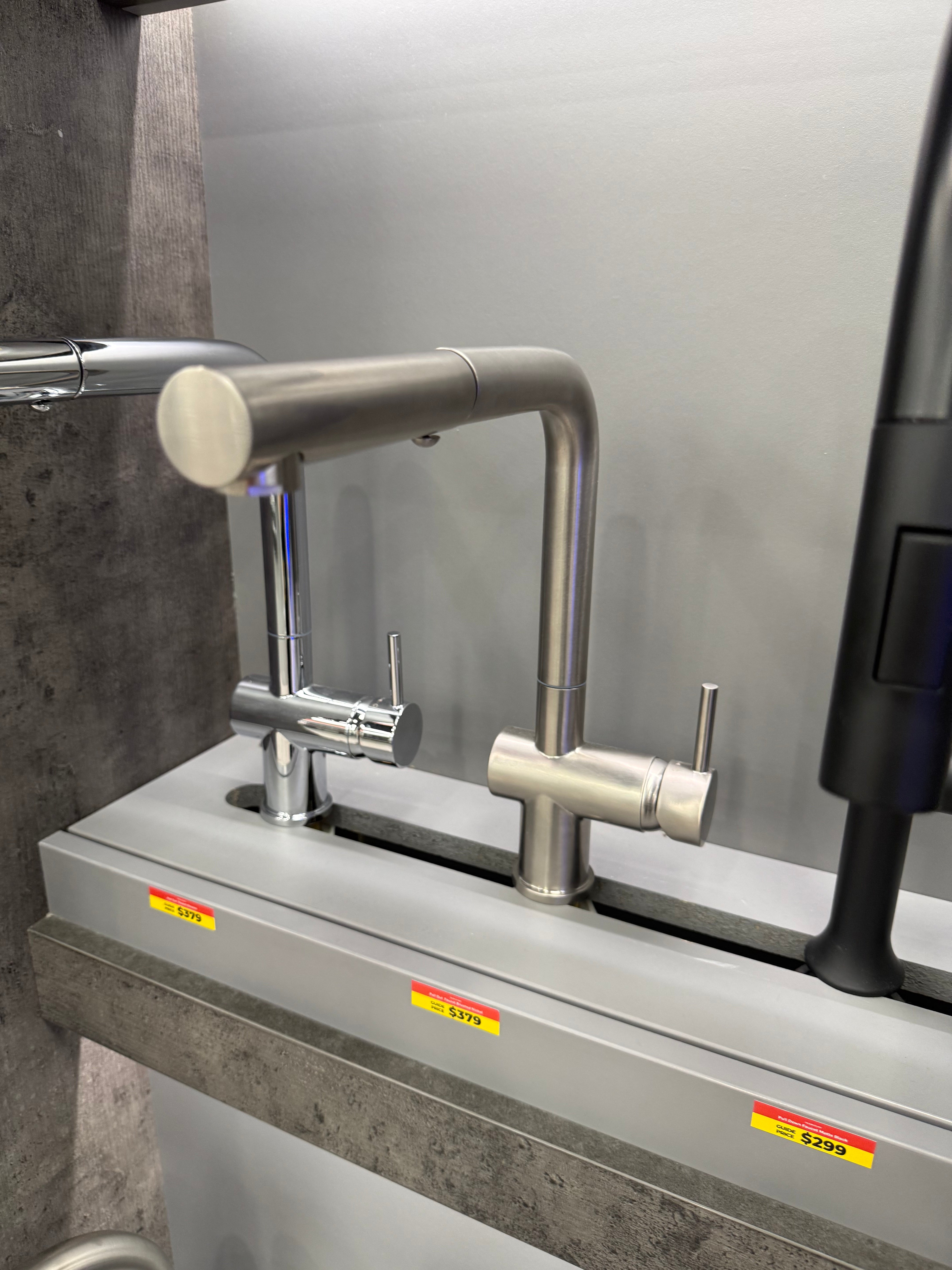 Single Lever Pull Out Kitchen Faucet in Brushed Nickel