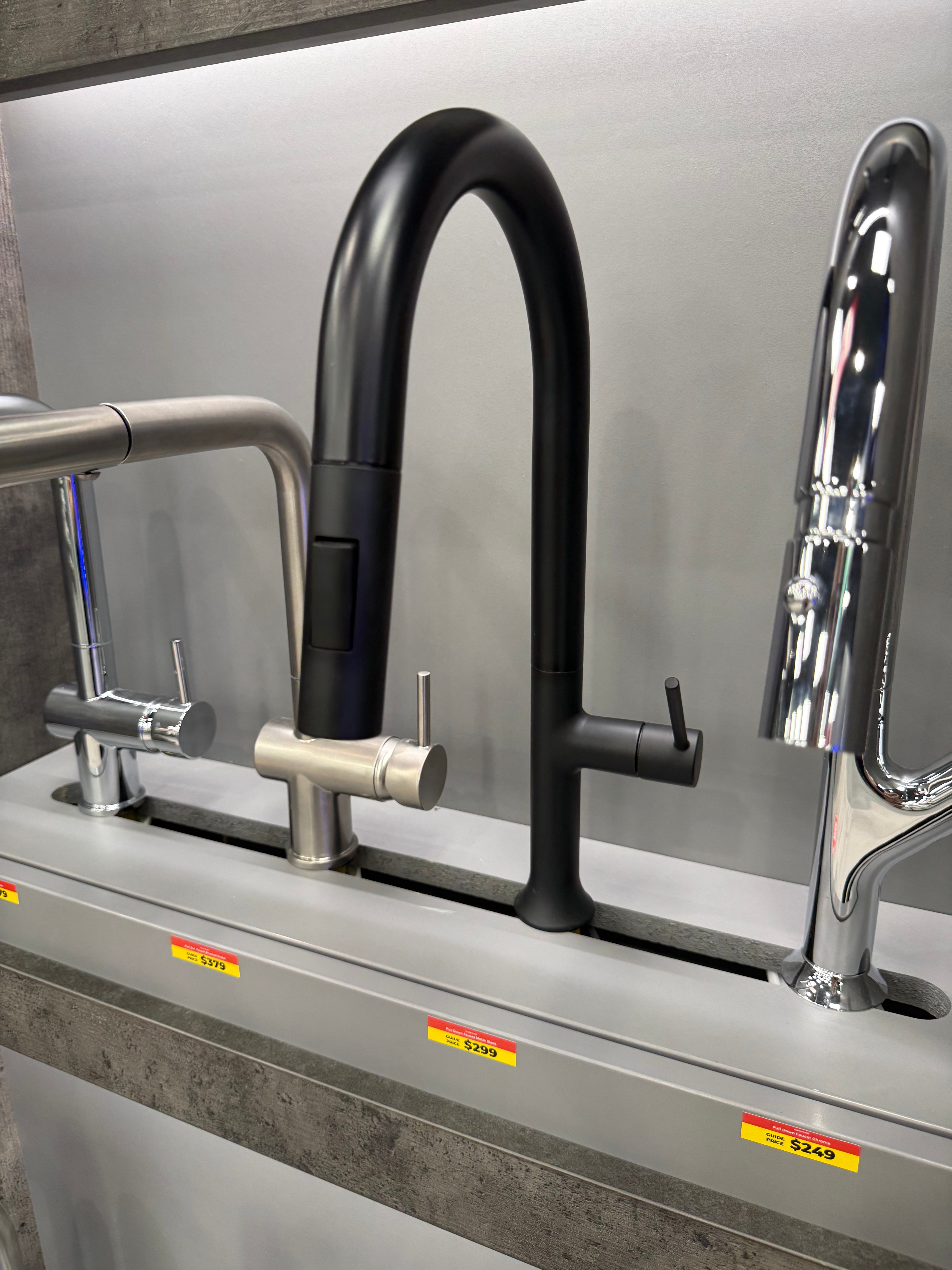 Single Lever Pull Down Kitchen Faucet in Matte Black