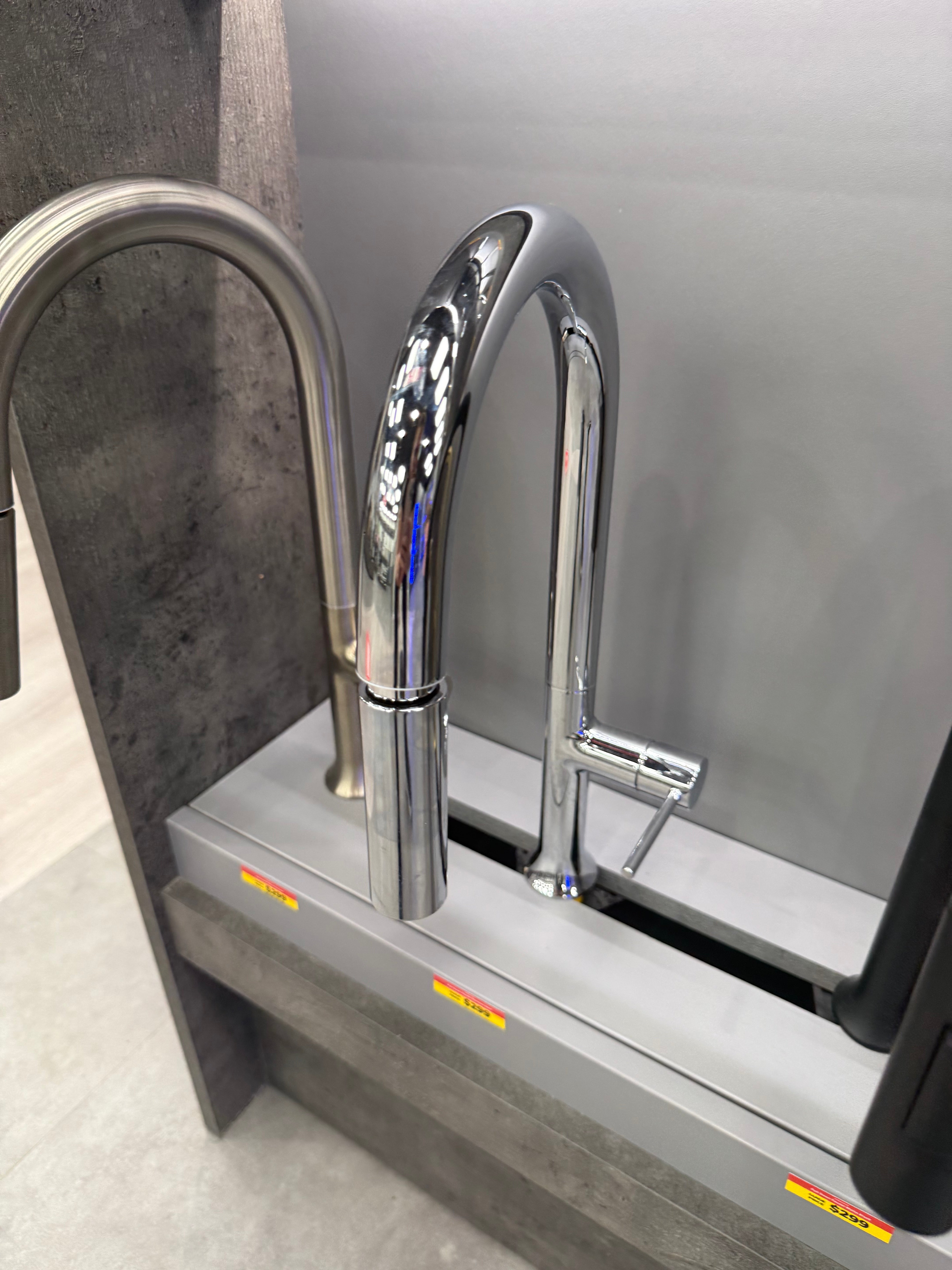 Single Lever Pull Down Kitchen Faucet in Polished Chrome