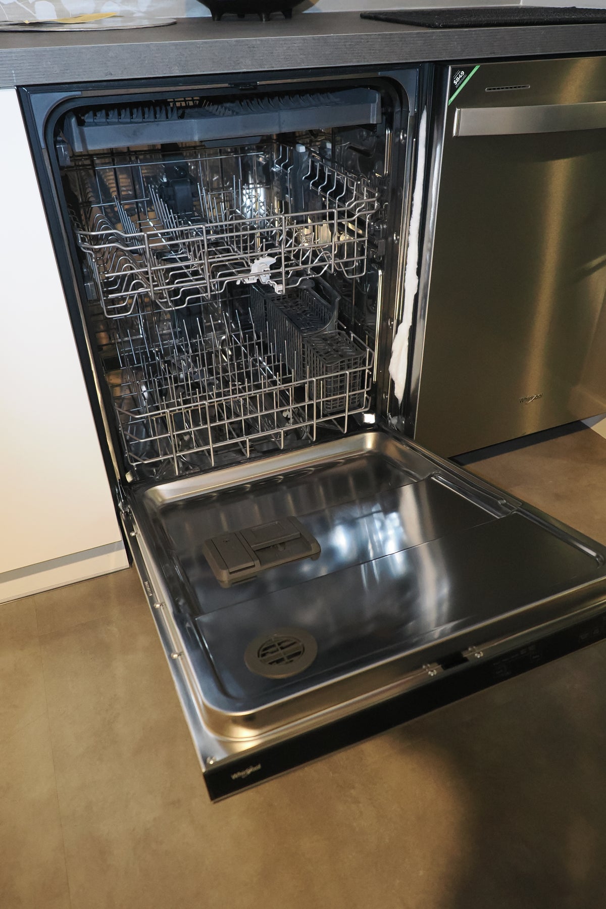 Wren White Gloss Kitchen with Appliances