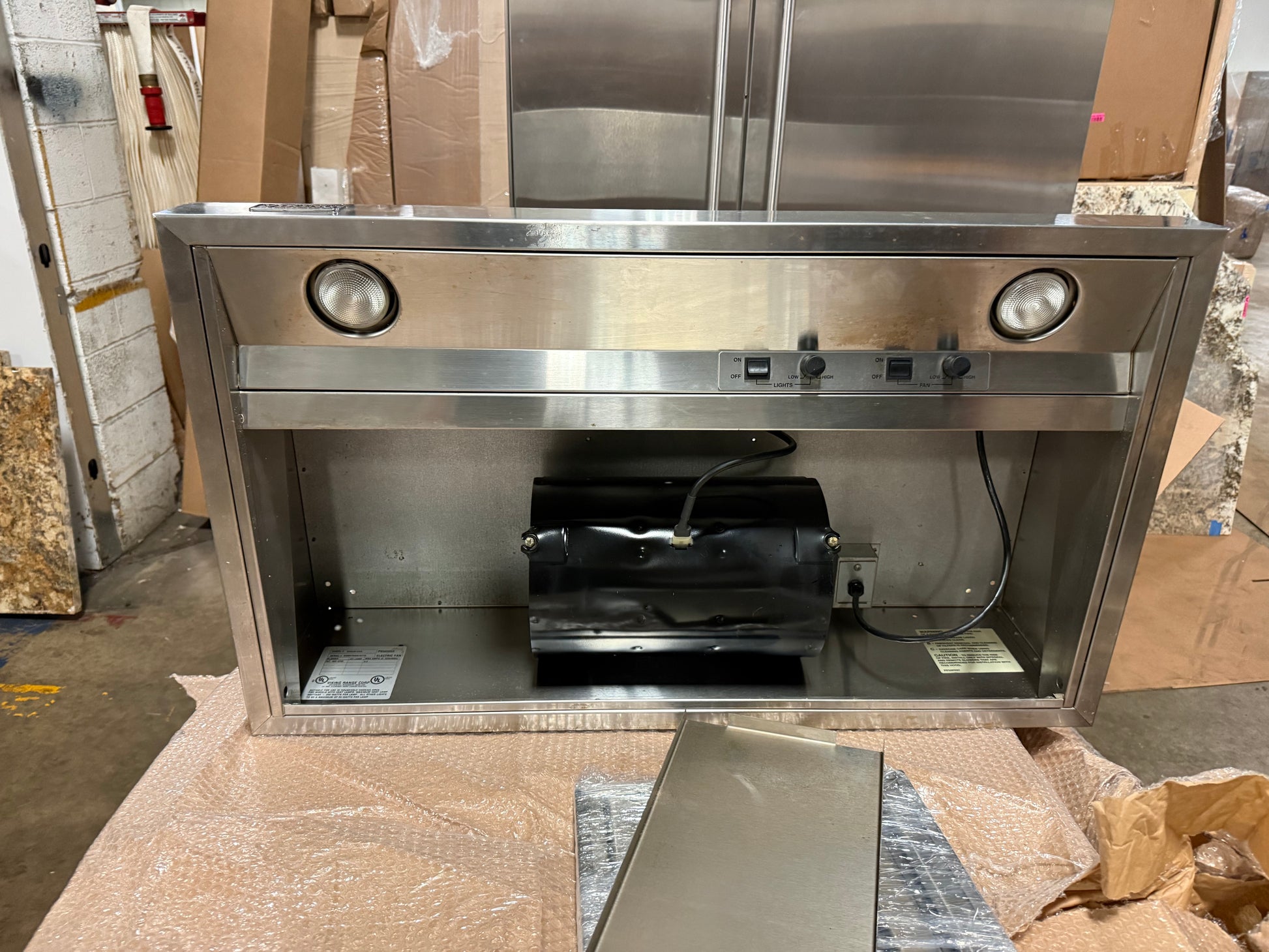 Viking 5 series 36 inch professional wall mount range hood VWH3610SS in stainless steel
