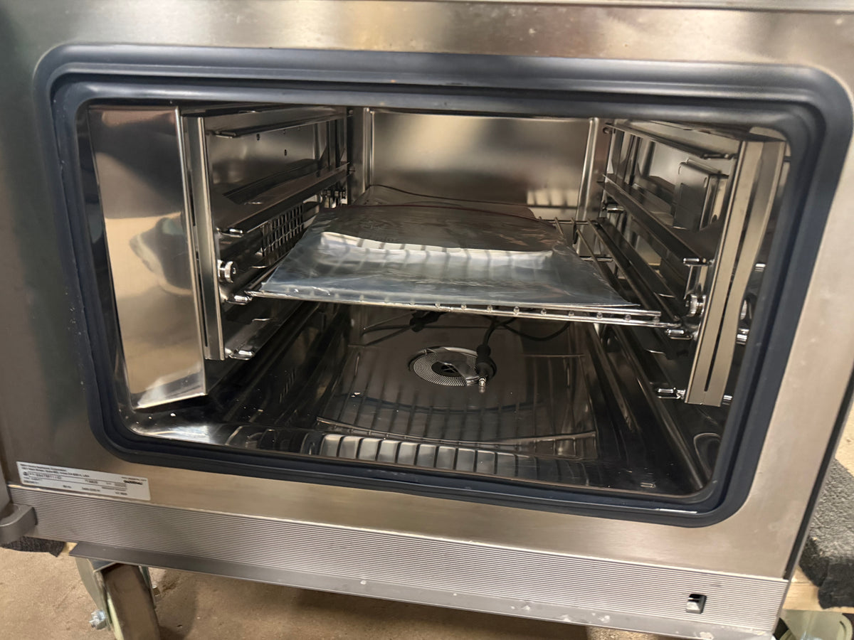 Luxury architectural handleless steam oven with TFT touch display and core probe