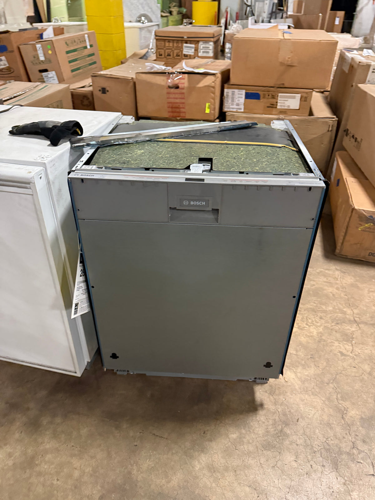 Ultra quiet 42 dBA Bosch panel ready dishwasher with CrystalDry technology