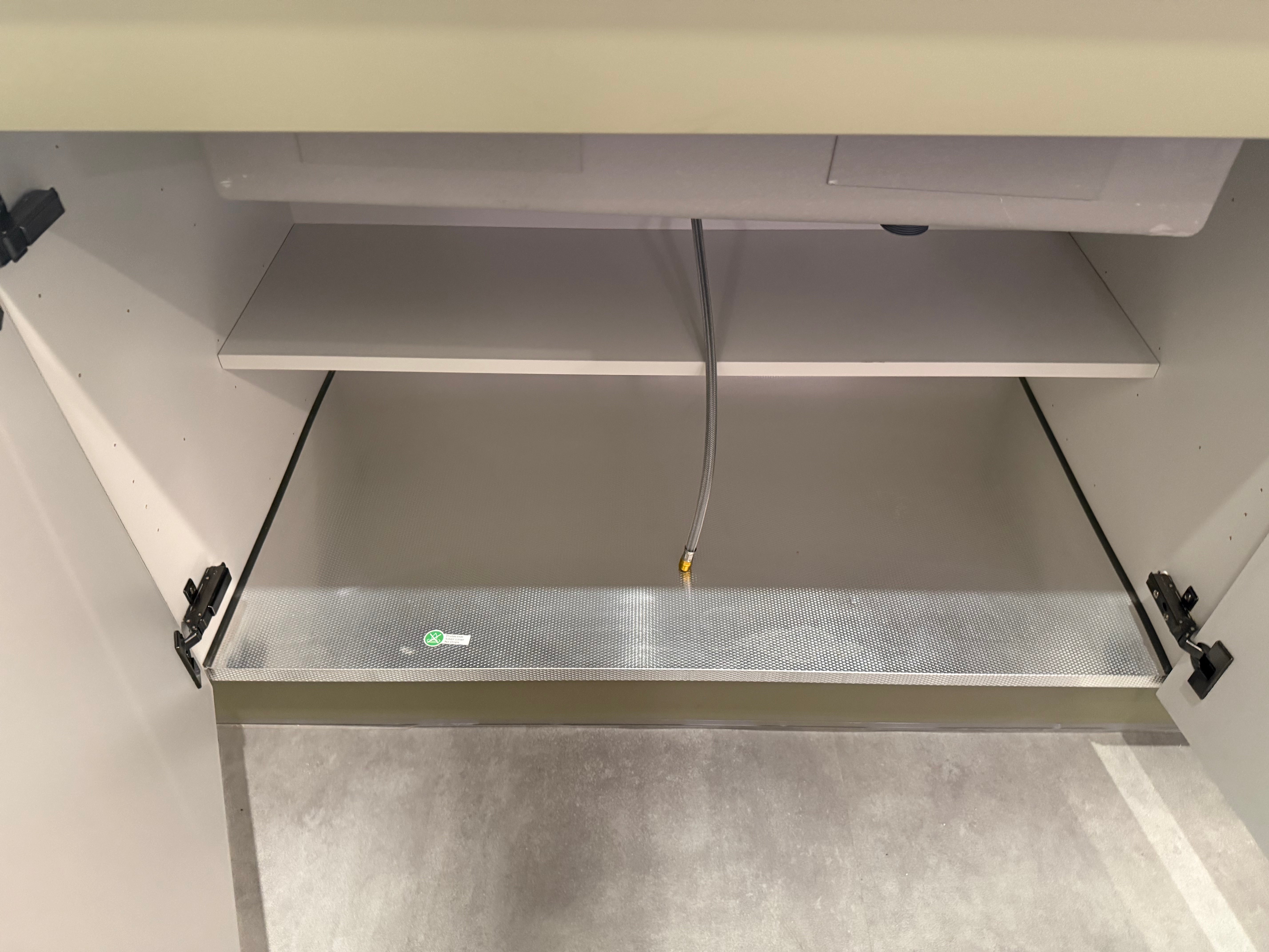 Wren Shaker Chelsea Juratek Olive Green & Ceramic Matte Kitchen