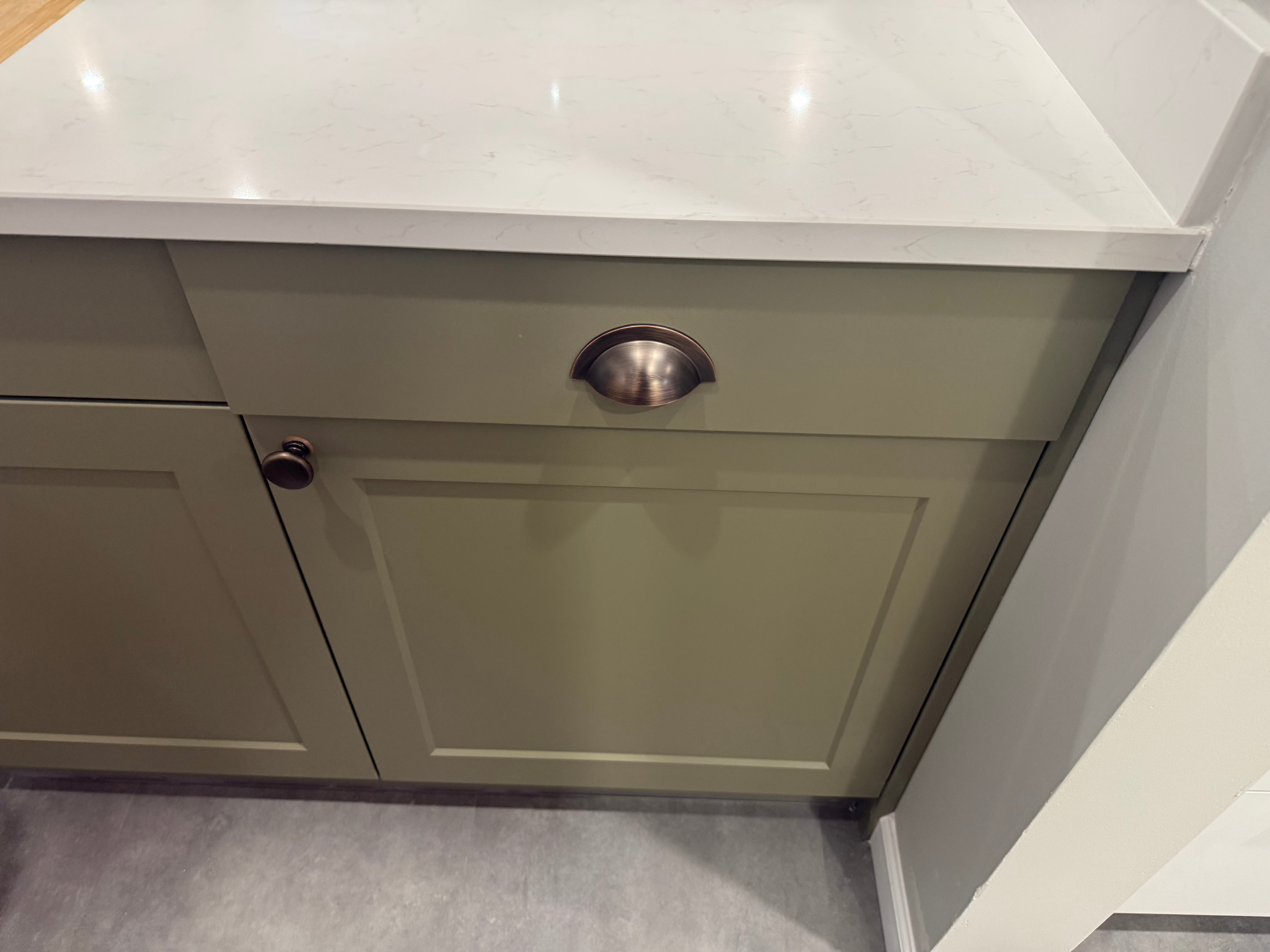 Wren Shaker Chelsea Juratek Olive Green & Ceramic Matte Kitchen