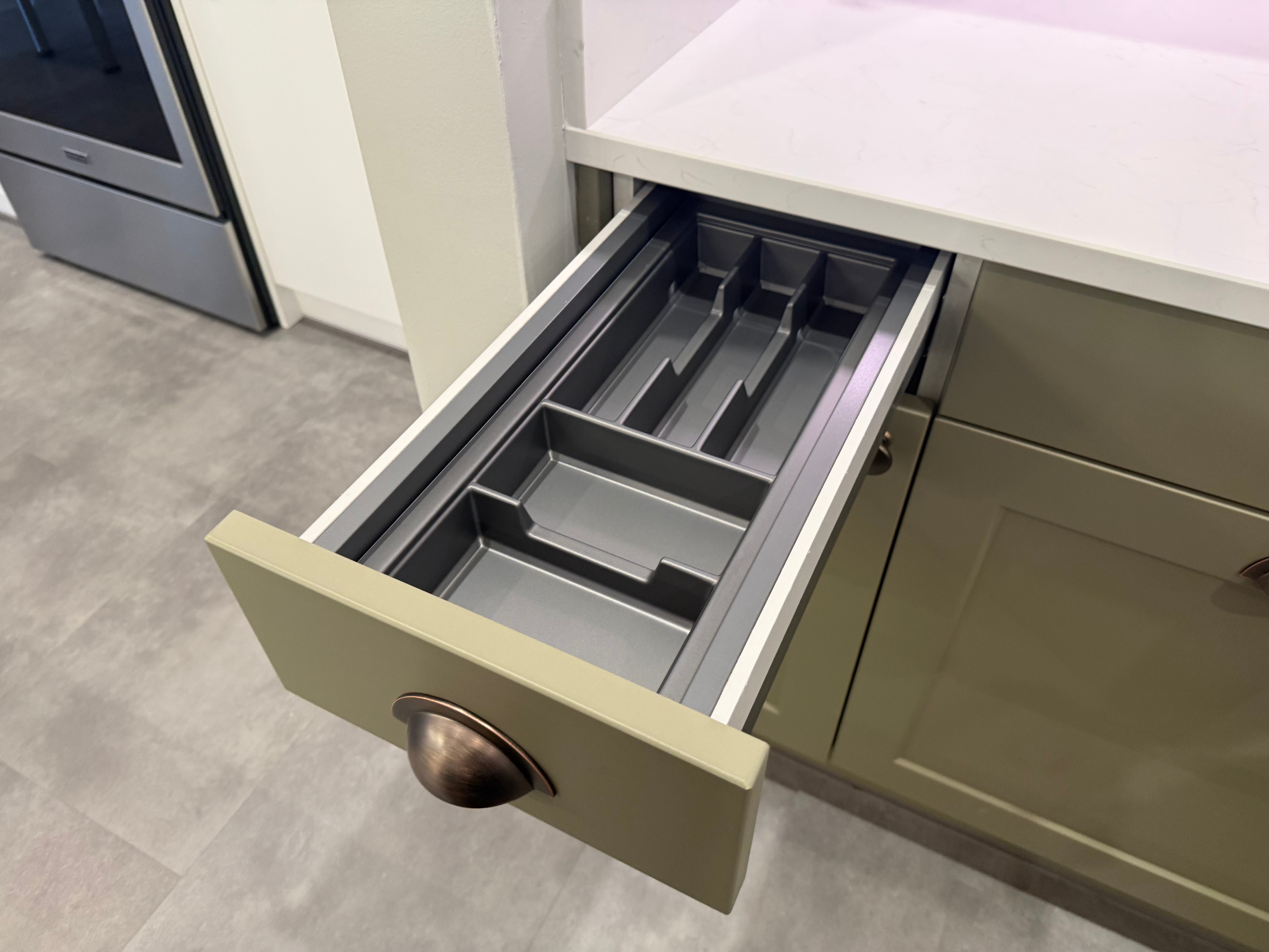 Wren Shaker Chelsea Juratek Olive Green & Ceramic Matte Kitchen