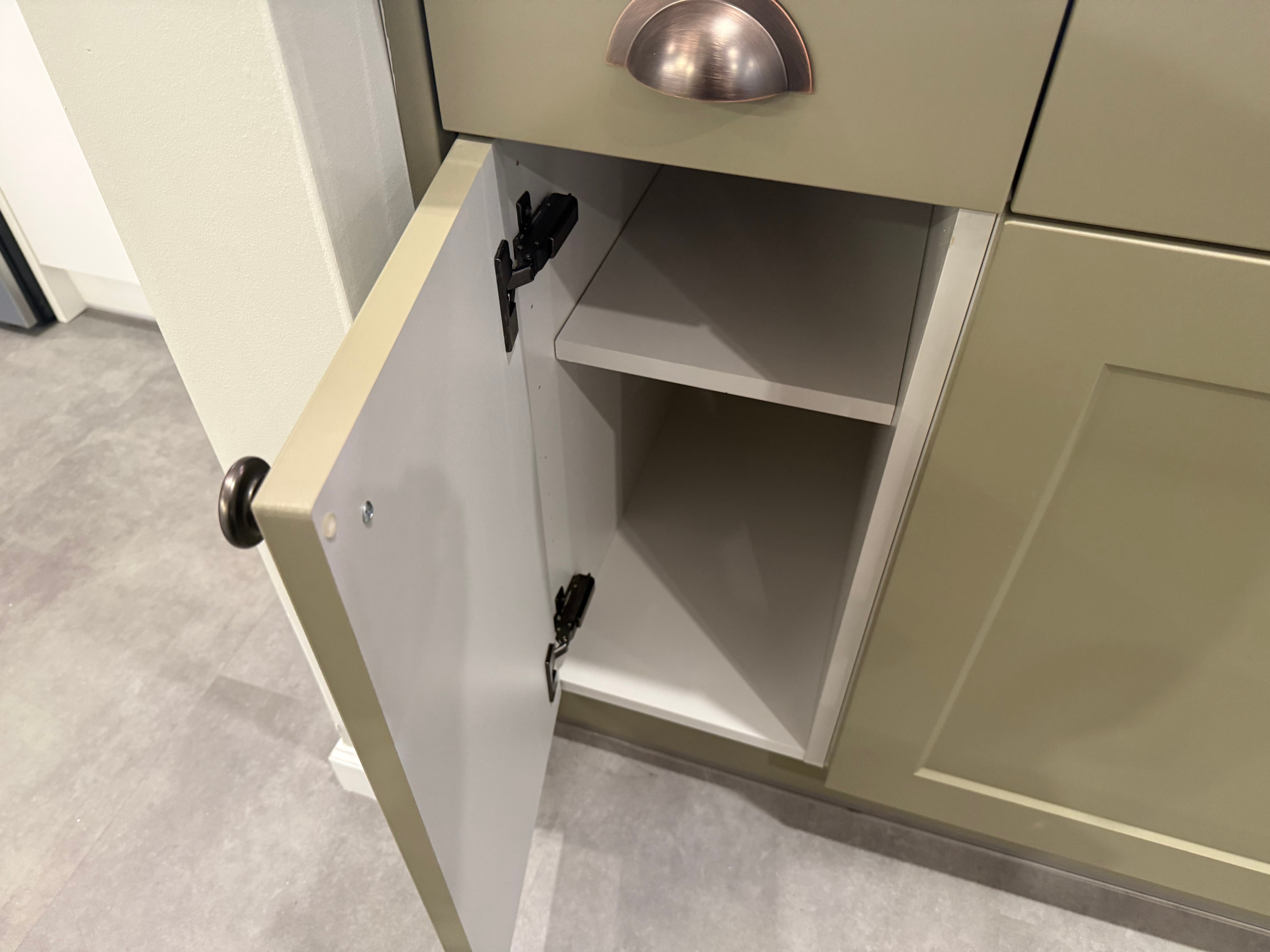 Wren Shaker Chelsea Juratek Olive Green & Ceramic Matte Kitchen