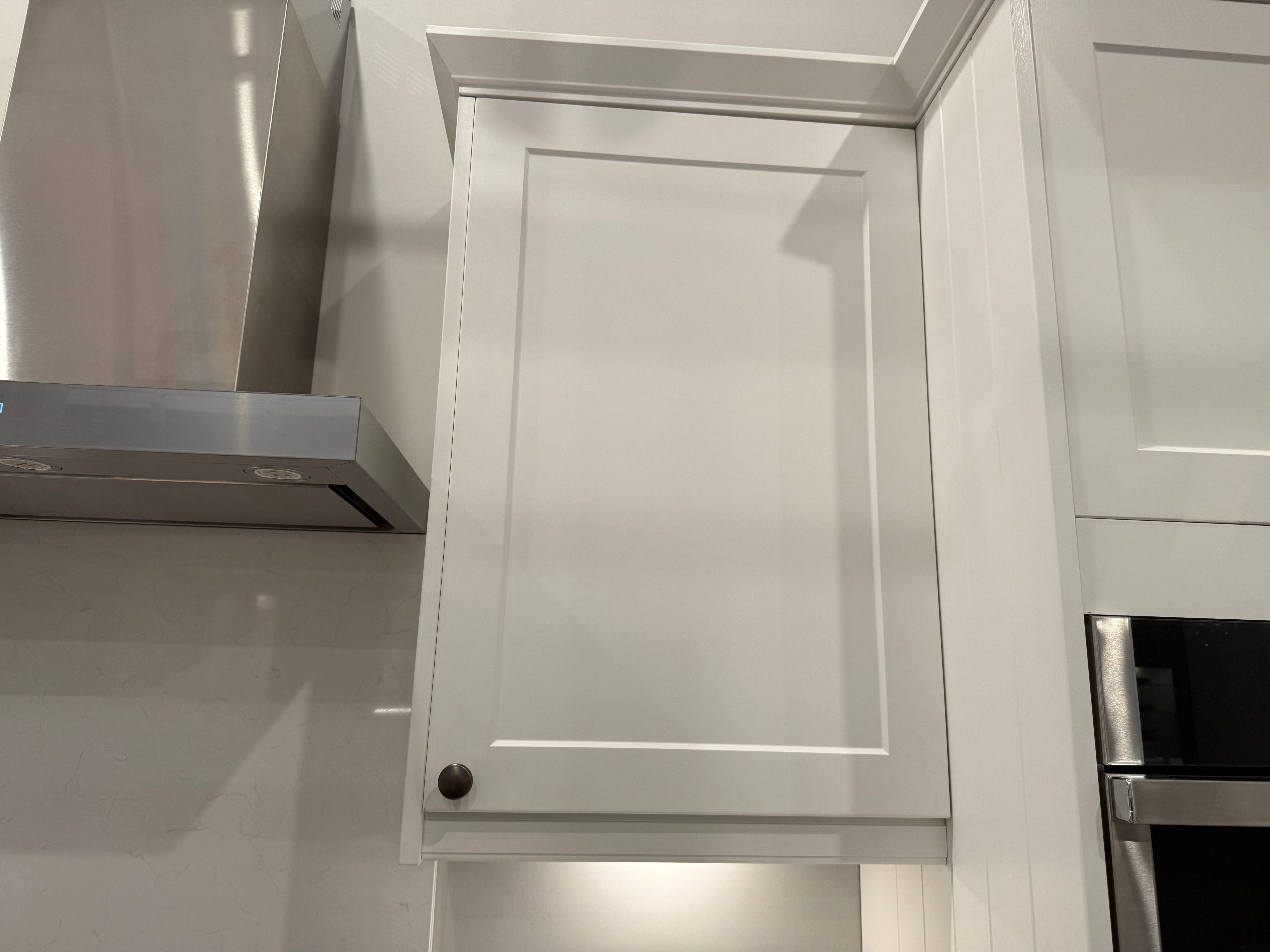 Wren Shaker Chelsea Juratek Olive Green & Ceramic Matte Kitchen
