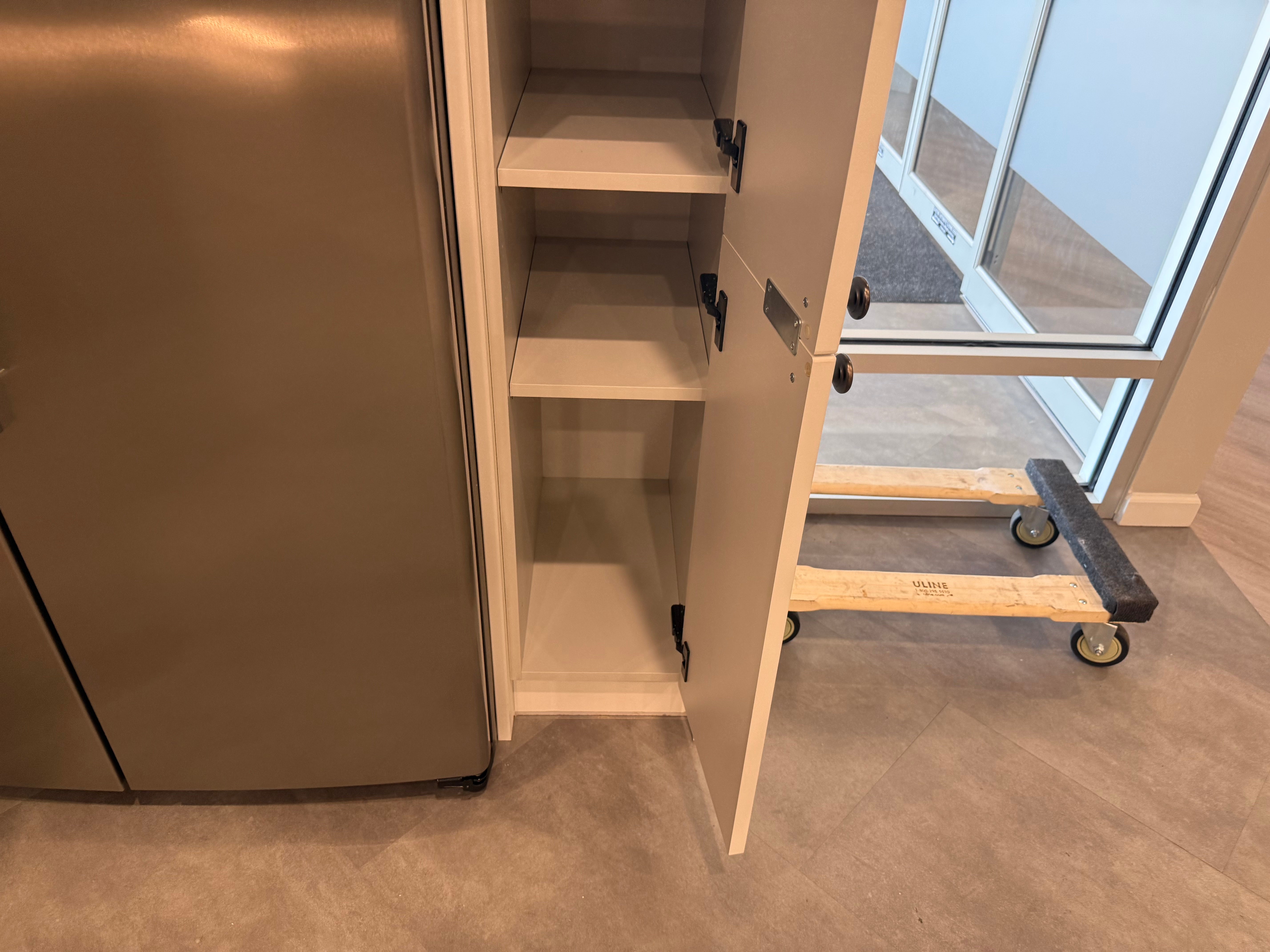 Wren Shaker Chelsea Juratek Olive Green & Ceramic Matte Kitchen