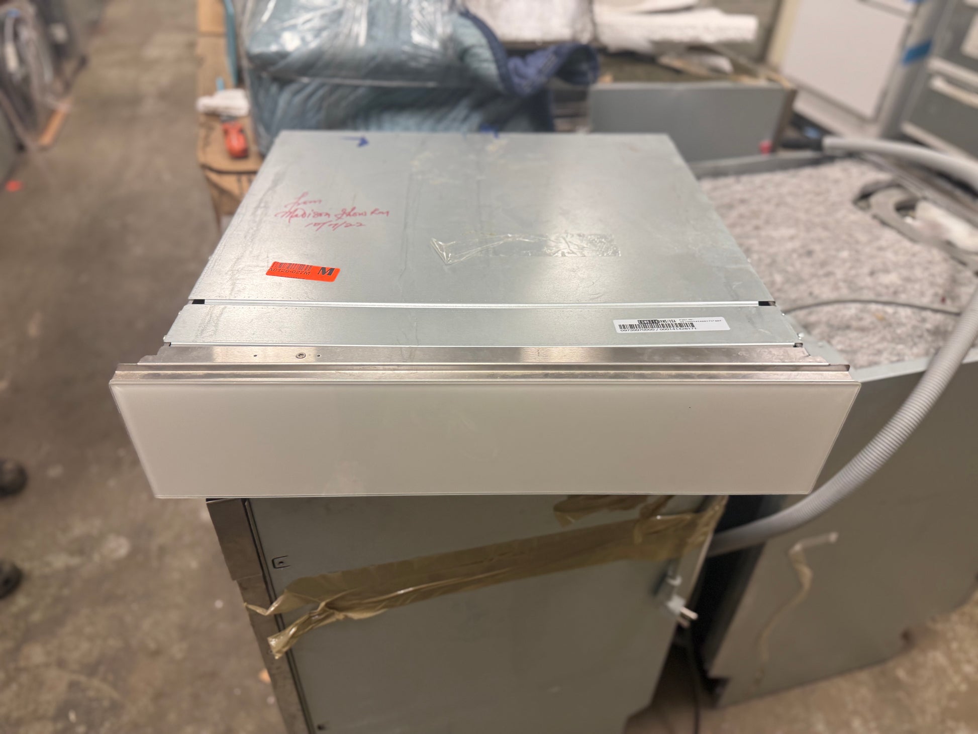 Miele push to open warming drawer with sensor touch controls