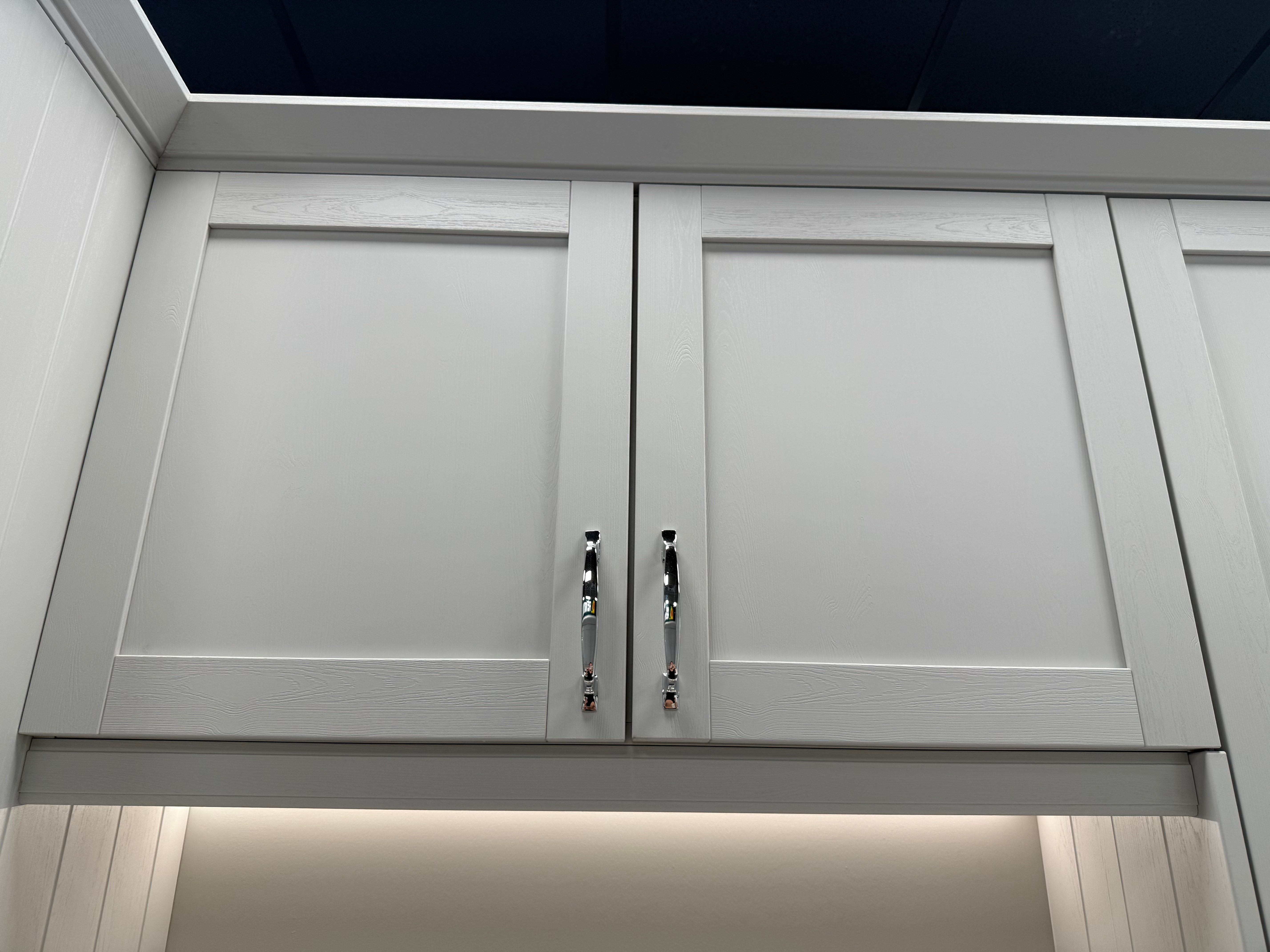 Wren Shaker Forest Classic Dust Gray & Shadow Grain Kitchen