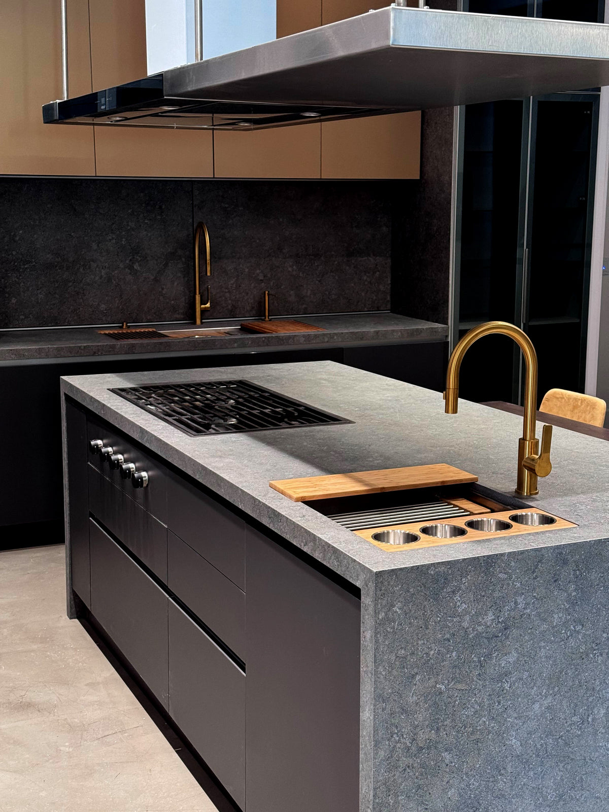 Albero Modern Industrial Kitchen with Wolf & Sub-Zero Appliances
