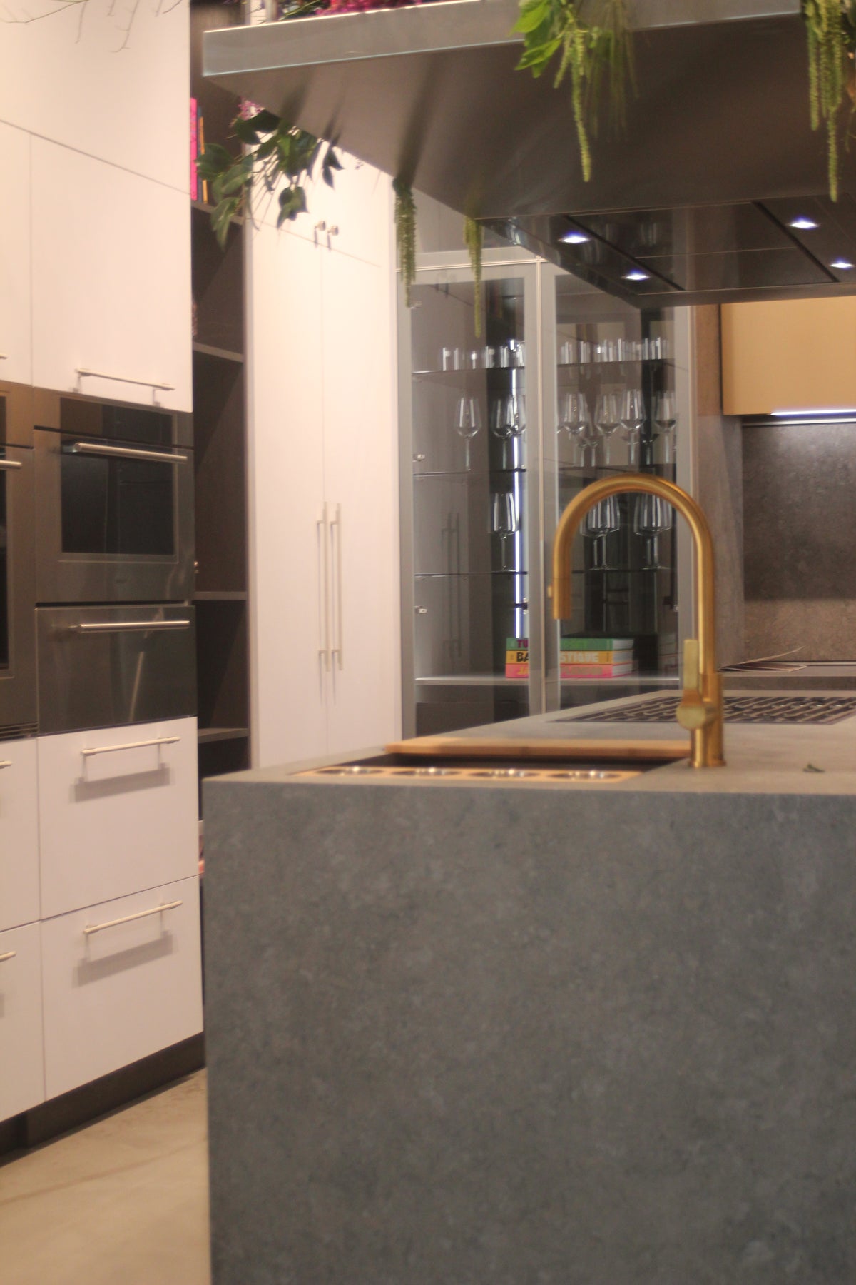 Albero Modern Industrial Kitchen with Wolf & Sub-Zero Appliances
