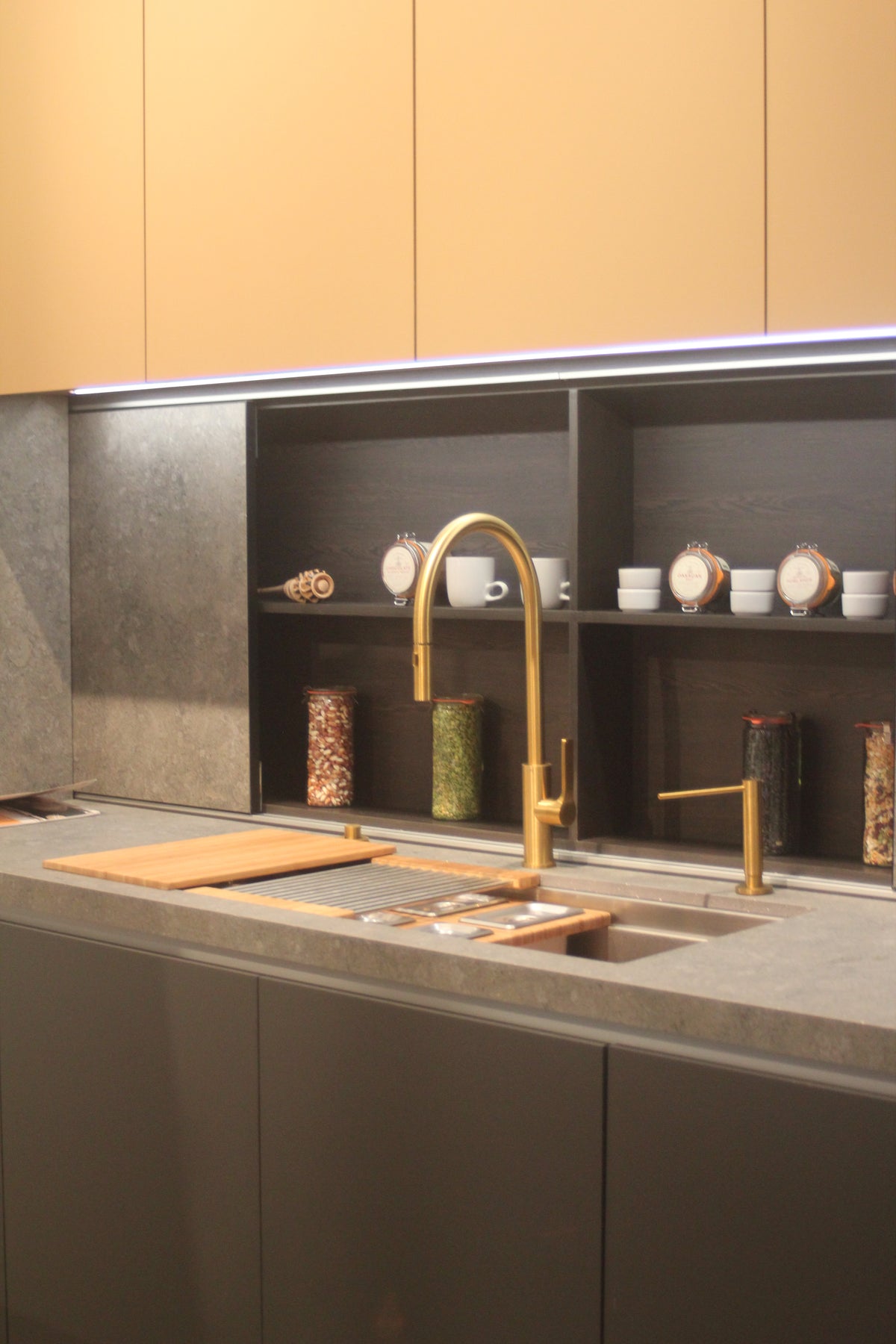 Albero Modern Industrial Kitchen with Wolf & Sub-Zero Appliances