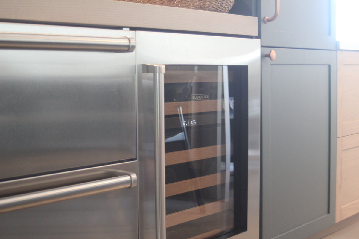Albero Comodoro Green & Oak Veneer Kitchen with Wolf & Sub-Zero Appliances