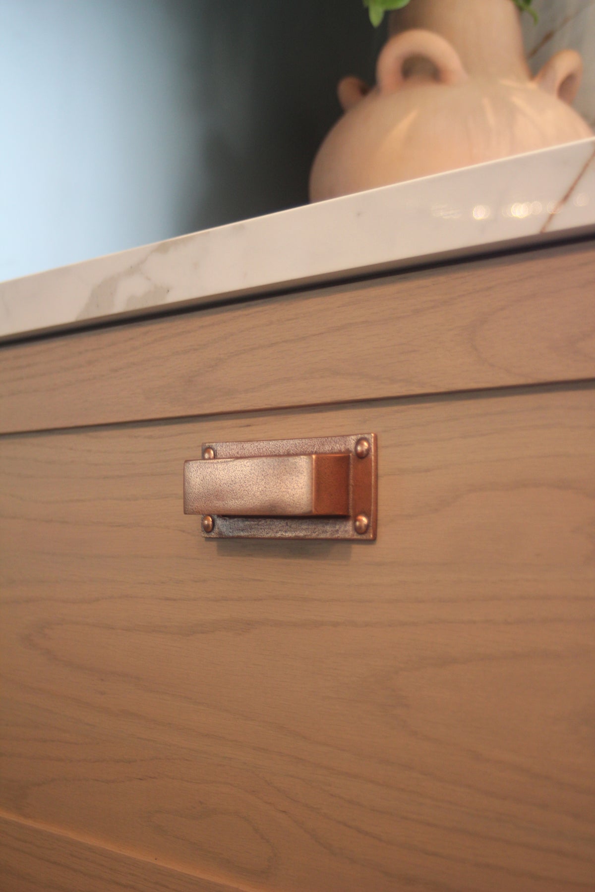 Albero Comodoro Green & Oak Veneer Kitchen with Wolf & Sub-Zero Appliances