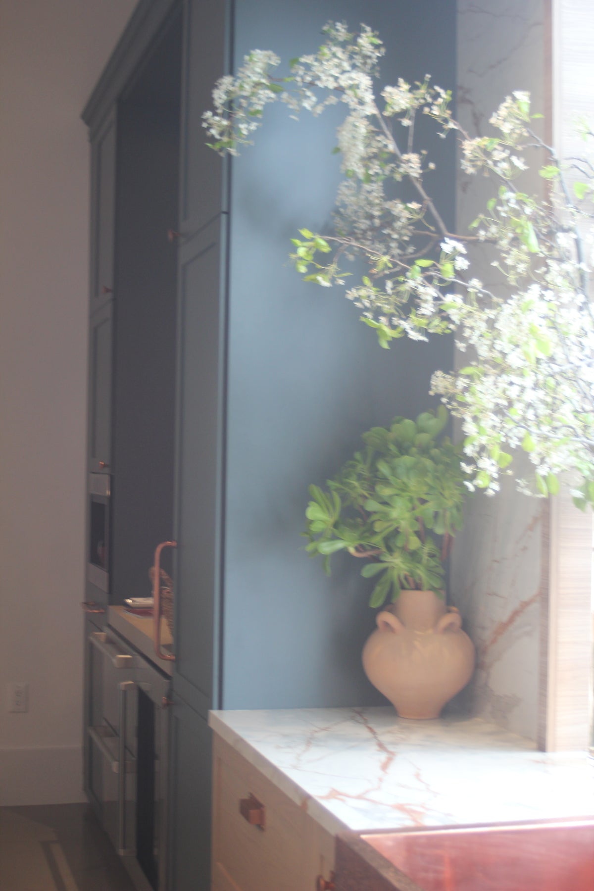 Albero Comodoro Green & Oak Veneer Kitchen with Wolf & Sub-Zero Appliances