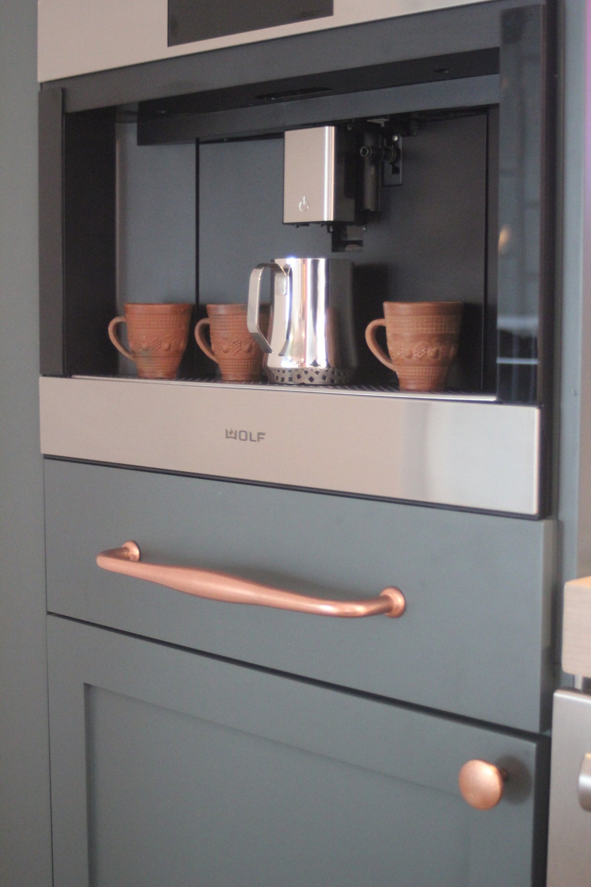 Albero Comodoro Green & Oak Veneer Kitchen with Wolf & Sub-Zero Appliances