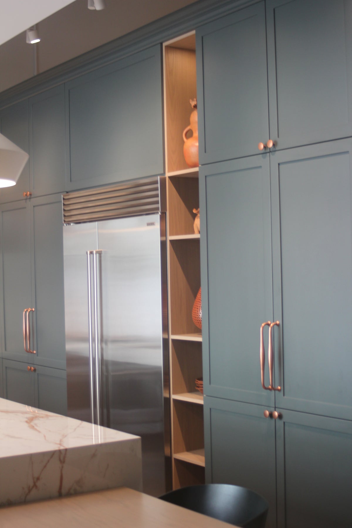 Albero Comodoro Green & Oak Veneer Kitchen with Wolf & Sub-Zero Appliances