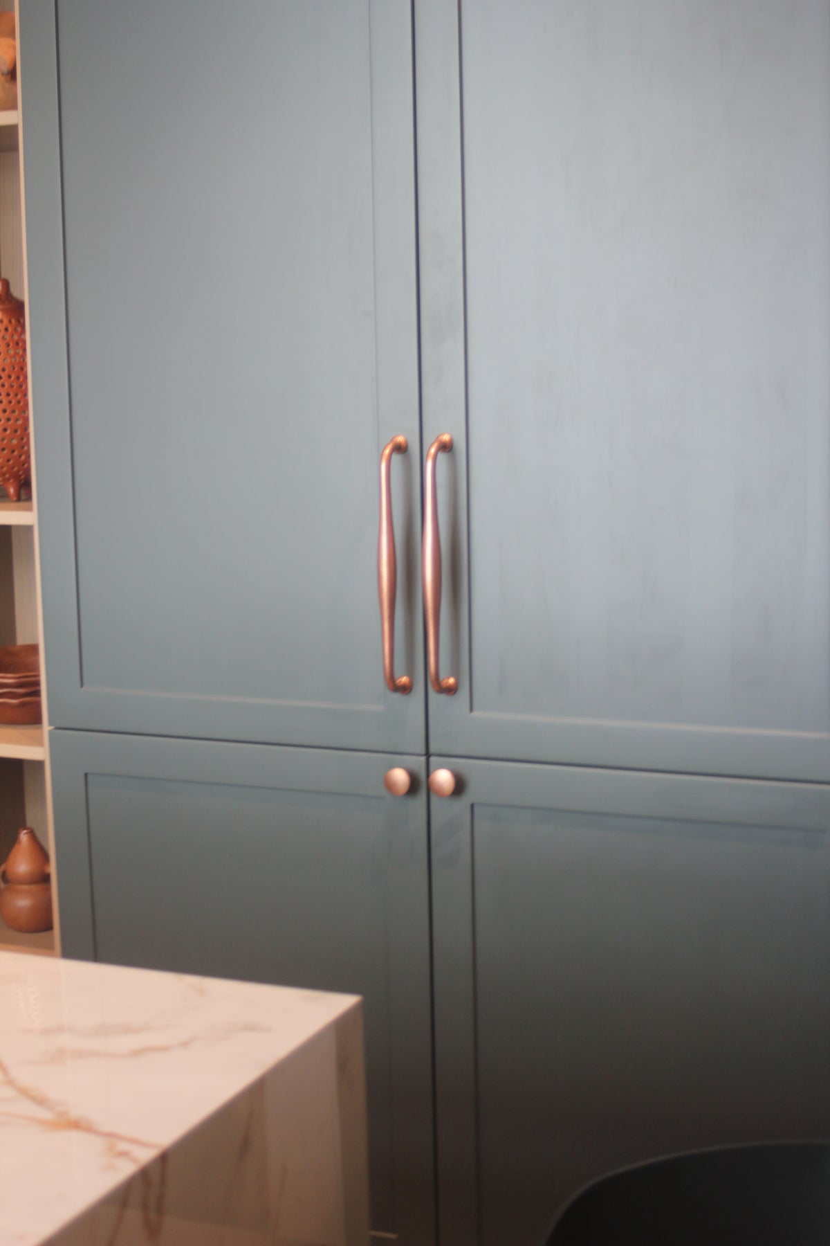 Albero Comodoro Green & Oak Veneer Kitchen with Wolf & Sub-Zero Appliances