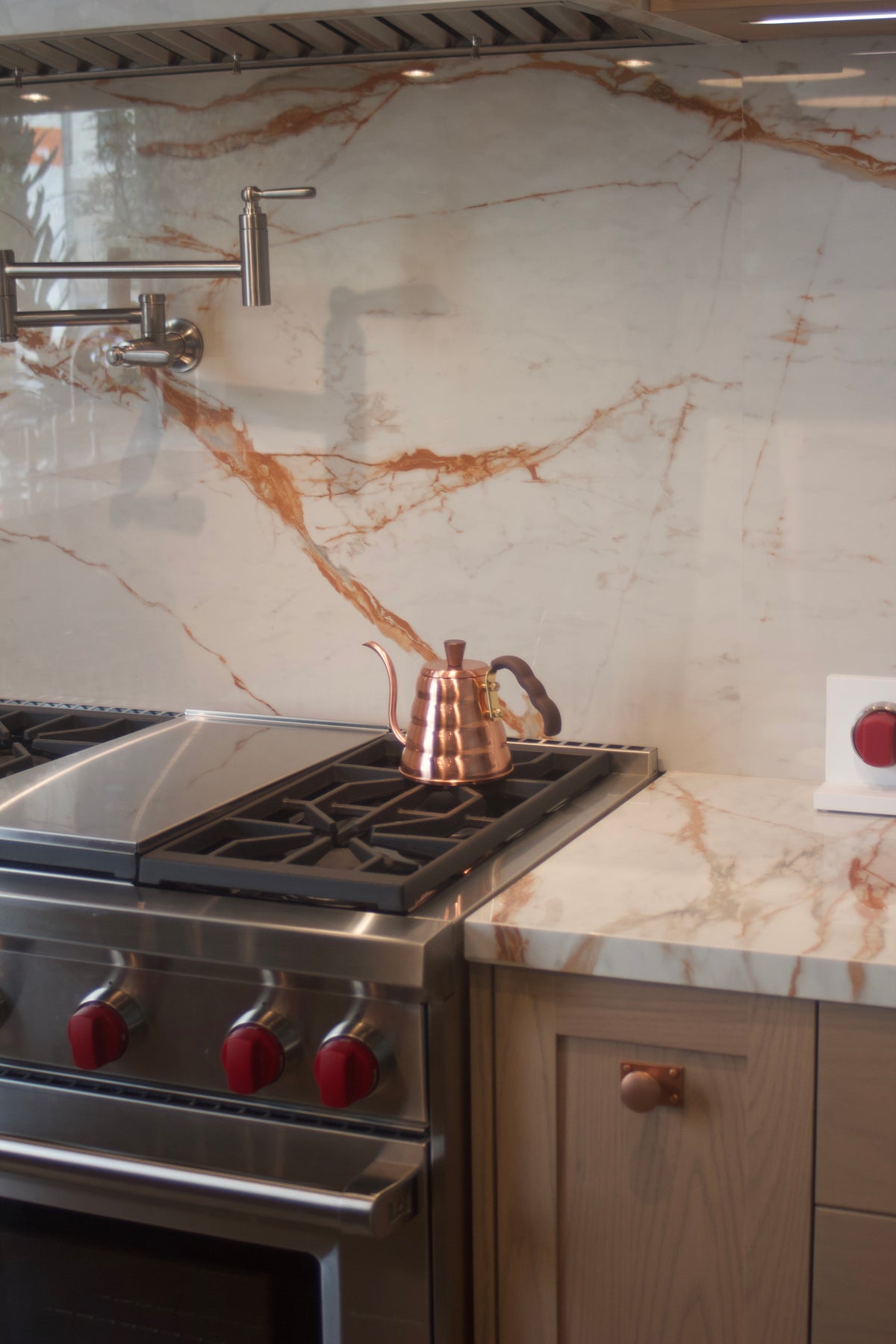 Albero Comodoro Green & Oak Veneer Kitchen with Wolf & Sub-Zero Appliances