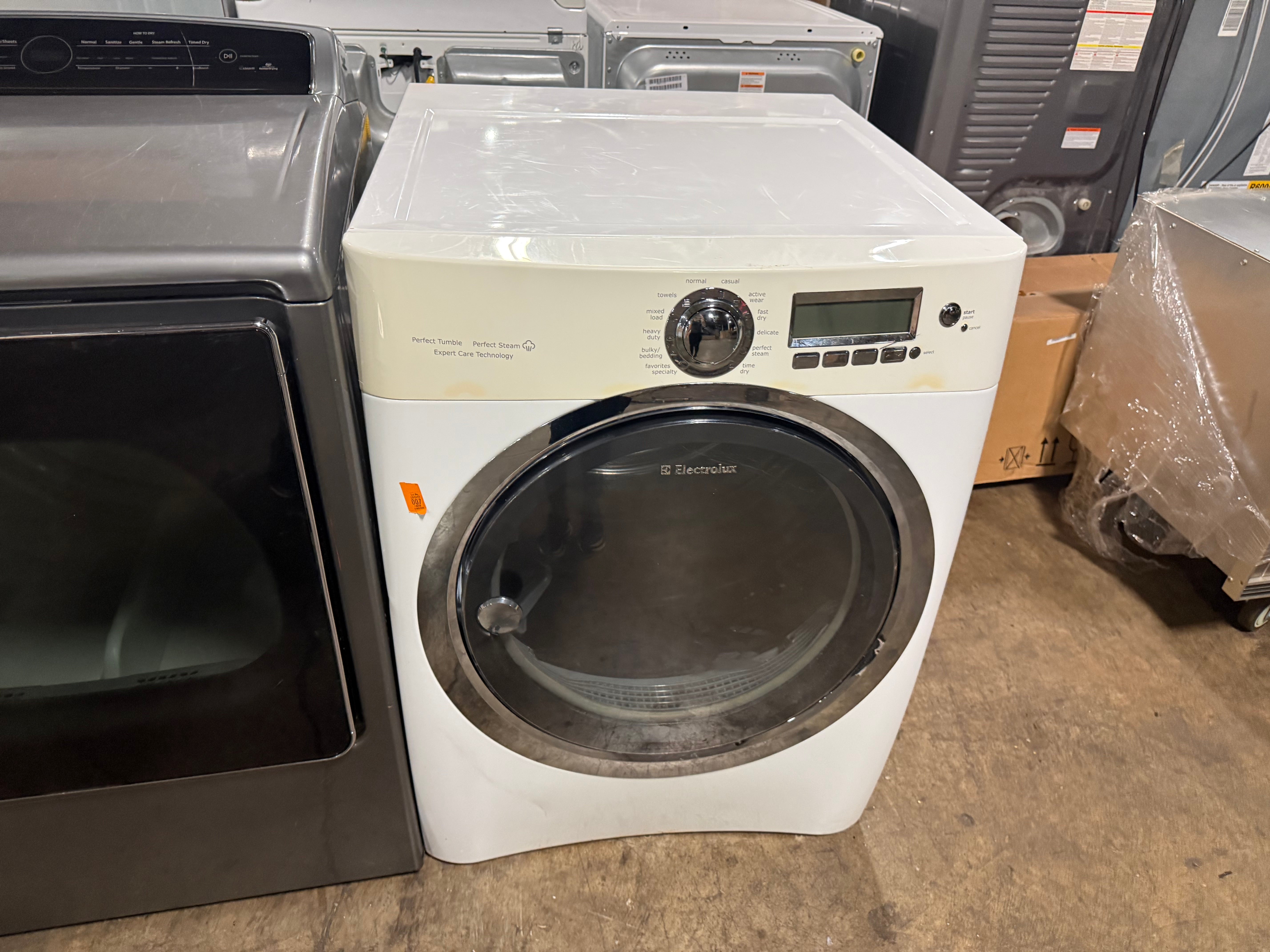 Electrolux 27 inch front-load gas dryer with LuxCare dry EWMGD70JIW