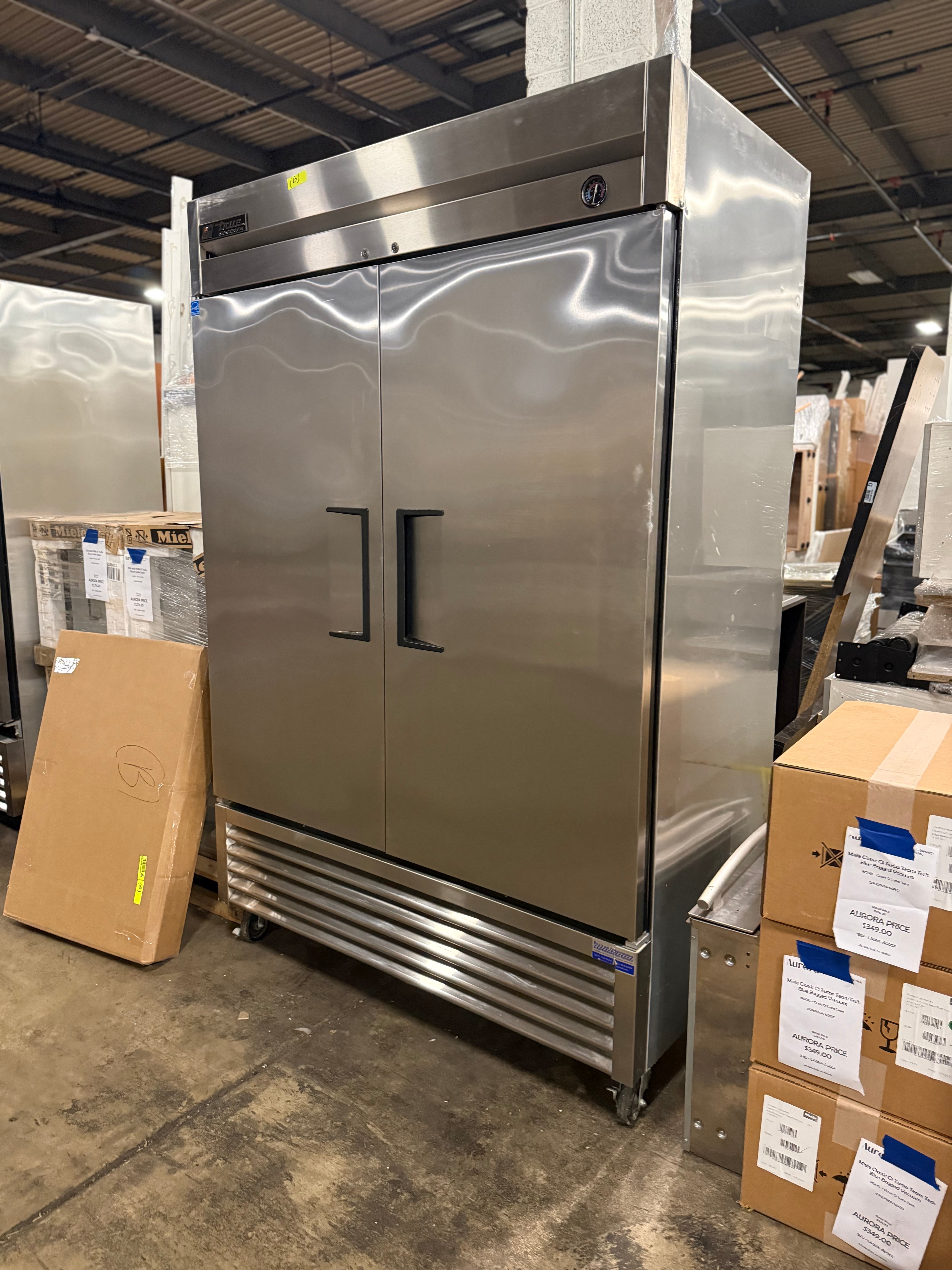 49 cu. ft. True reach-in solid door refrigerator for restaurants and food service