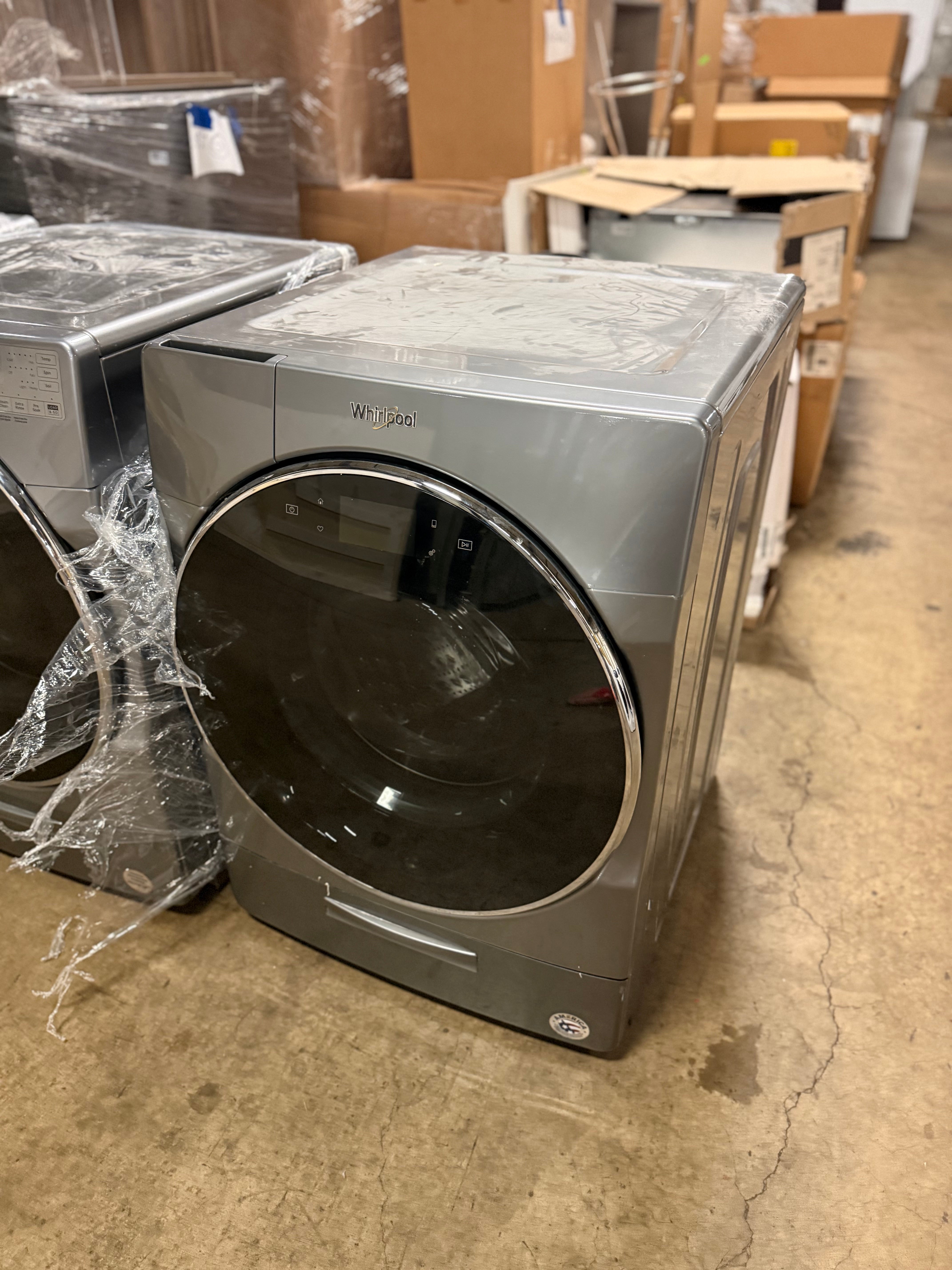 Whirlpool 27 inch front load smart washer WFW9620HC in Chrome Shadow finish