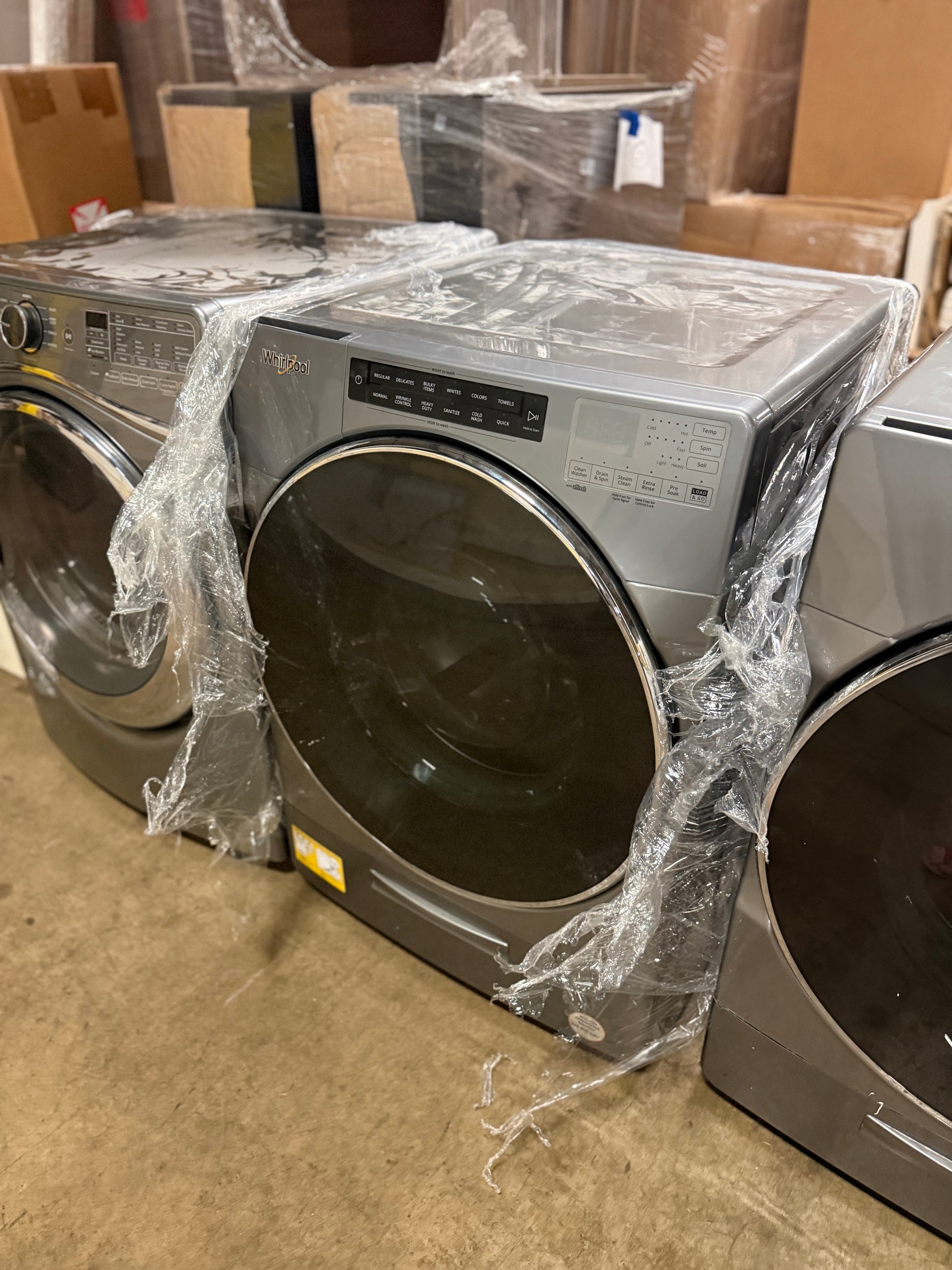 Whirlpool 27 inch front load smart washer WFW6620HC in Chrome Shadow finish