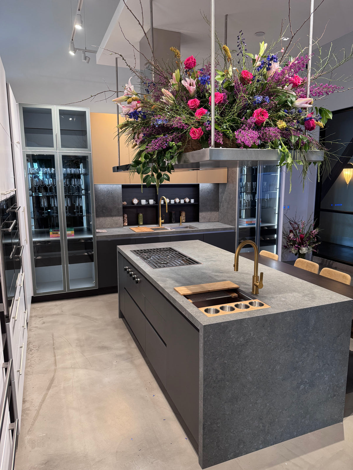 Albero Modern Industrial Kitchen with Wolf & Sub-Zero Appliances