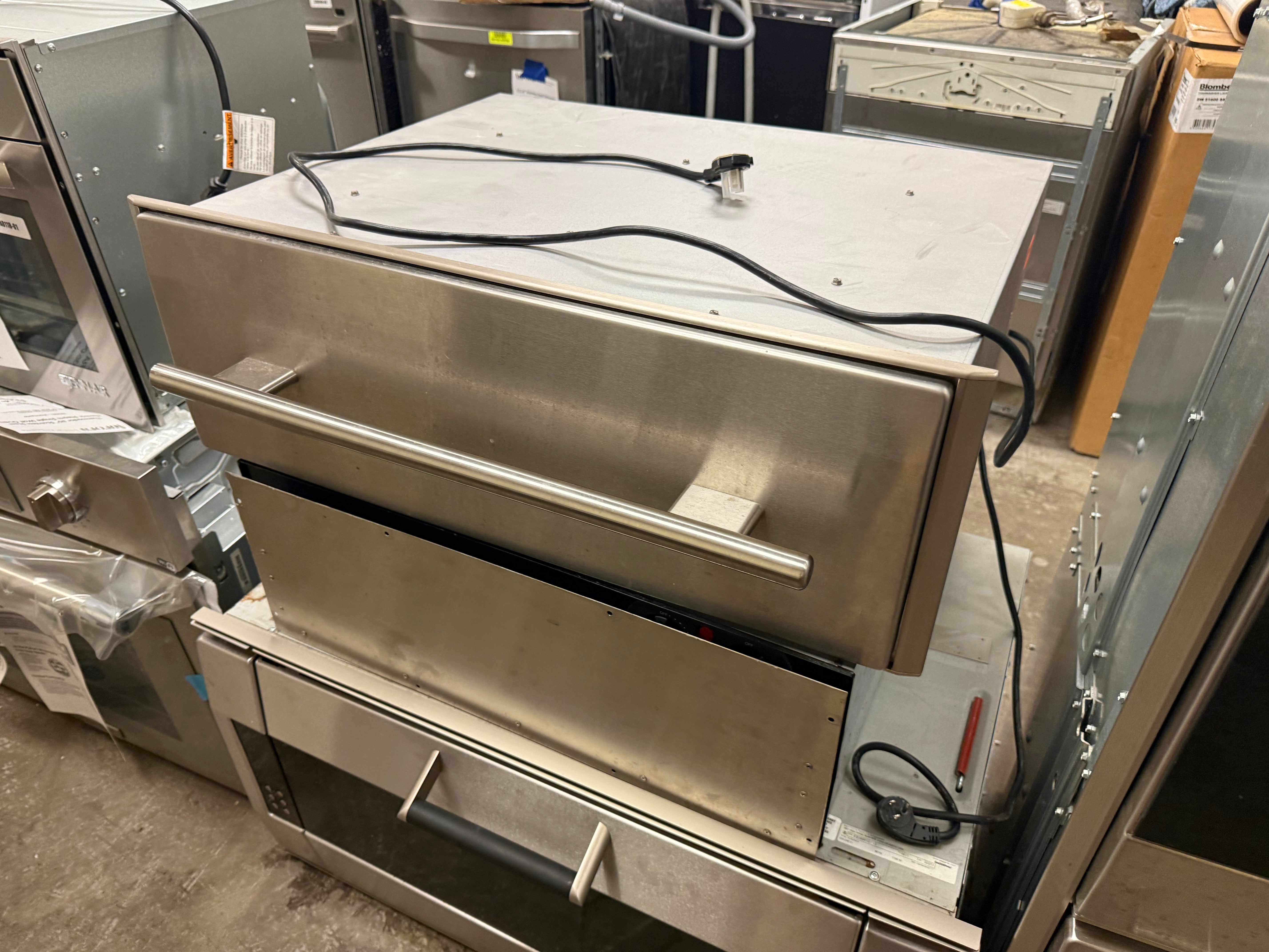 Wolf 30 inch stainless steel warming drawer with professional handle WWD30