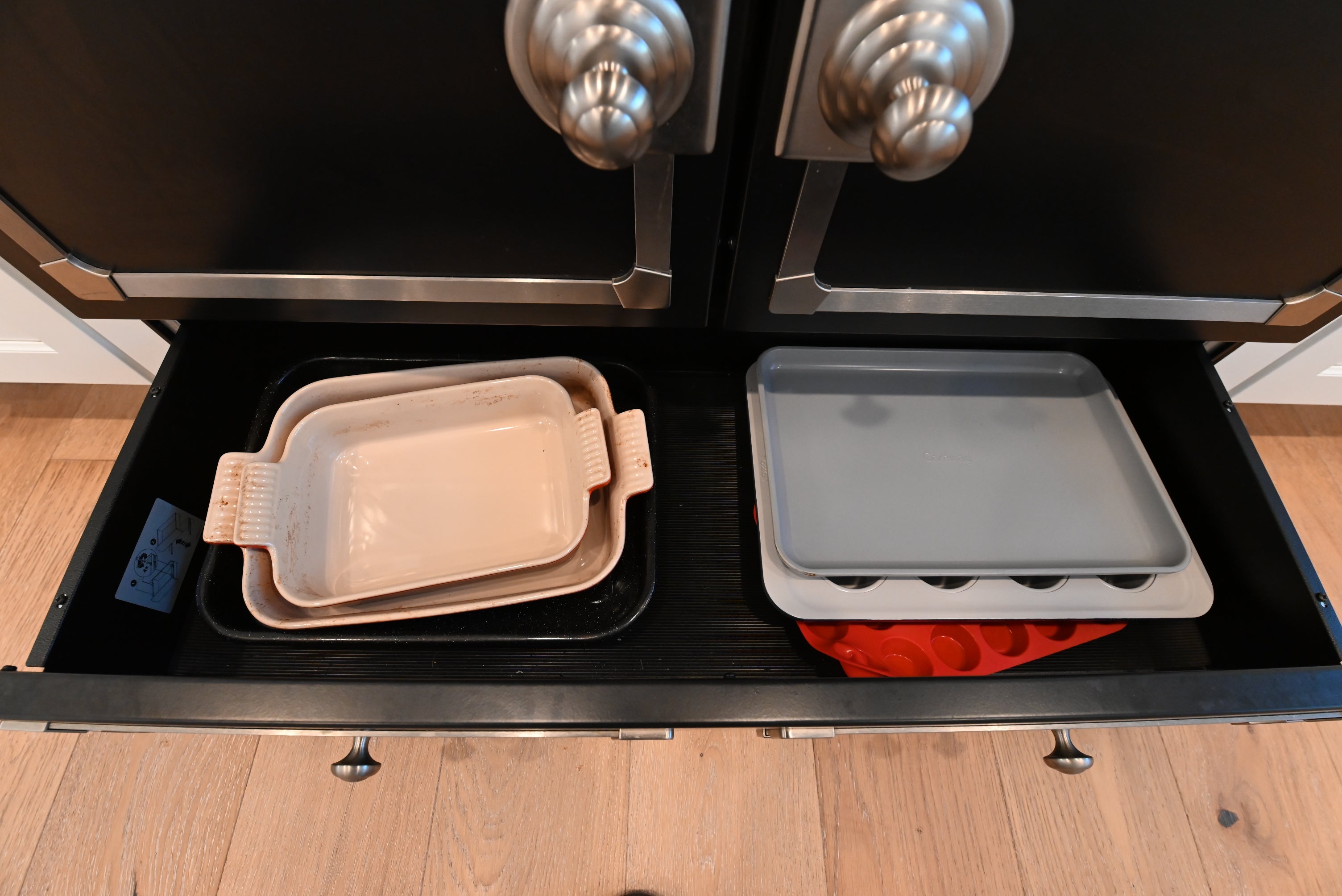 La Cornue CornuFé 44 Black & Nickel Dual Fuel Range with Matching Hood