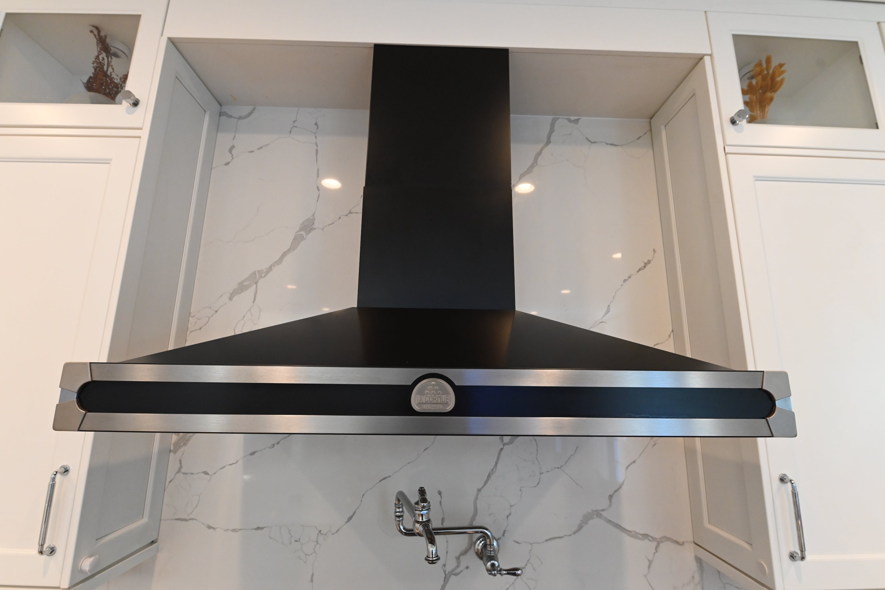 La Cornue CornuFé 44 Black & Nickel Dual Fuel Range with Matching Hood