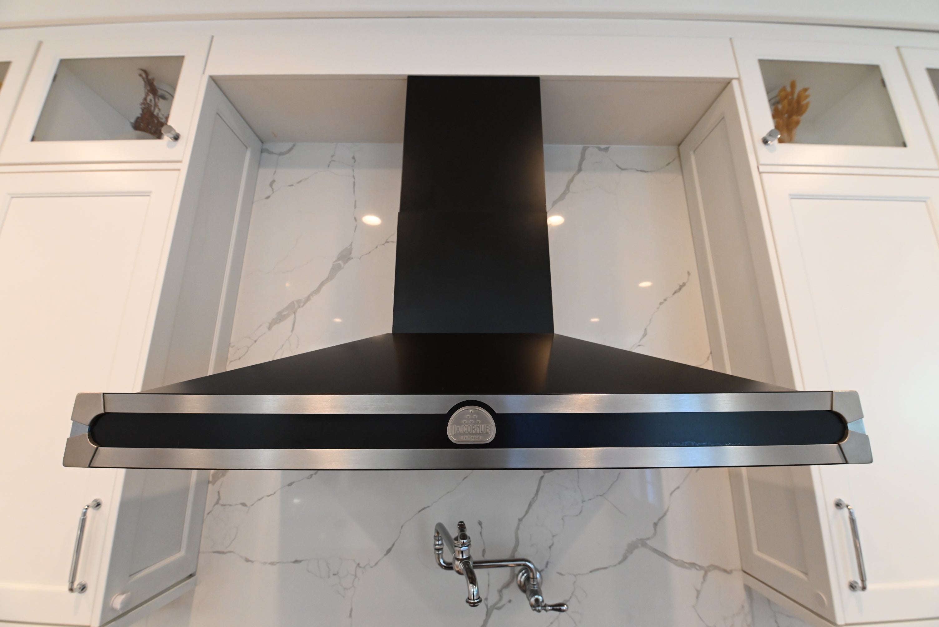 La Cornue CornuFé 44 Black & Nickel Dual Fuel Range with Matching Hood