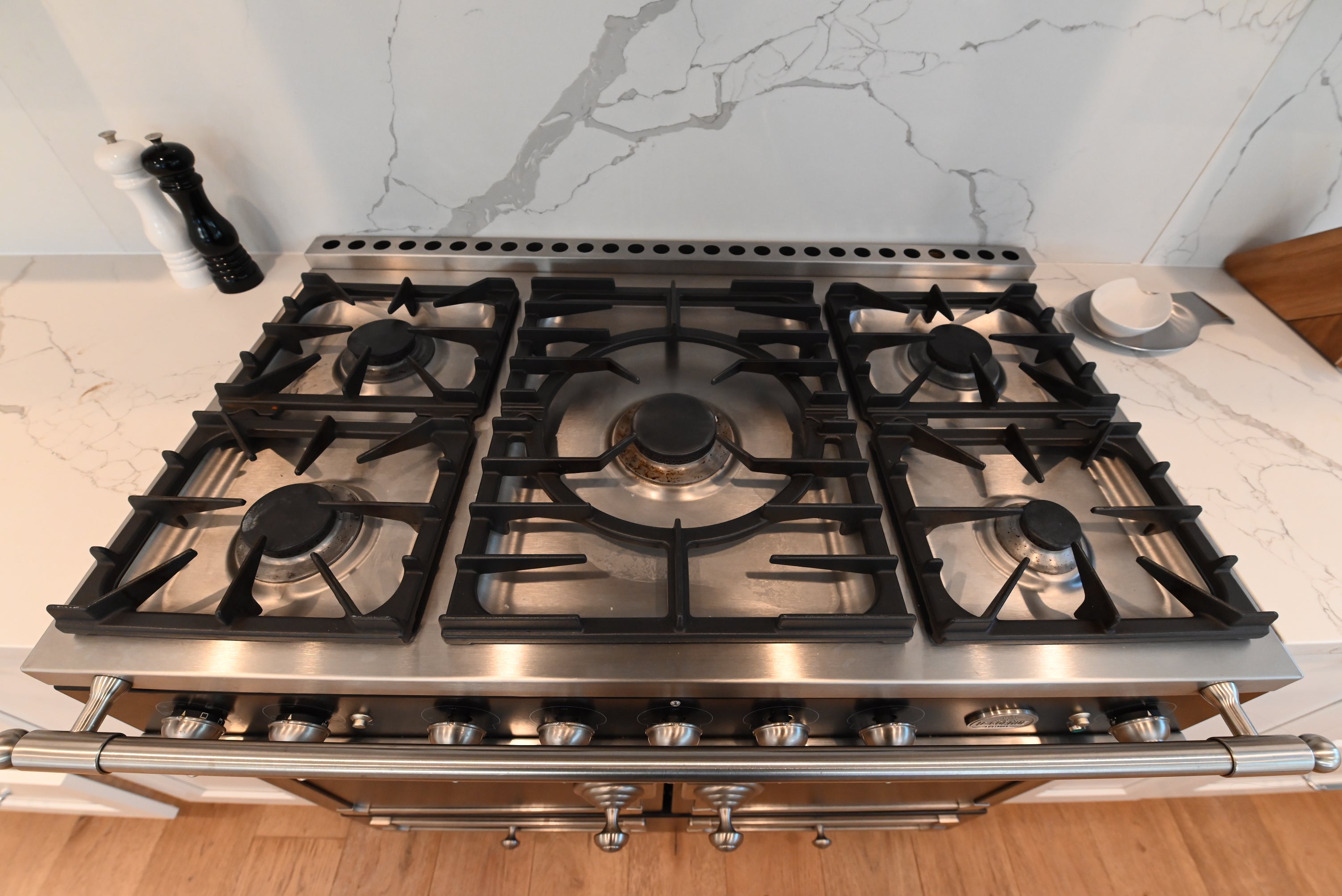La Cornue CornuFé 44 Black & Nickel Dual Fuel Range with Matching Hood