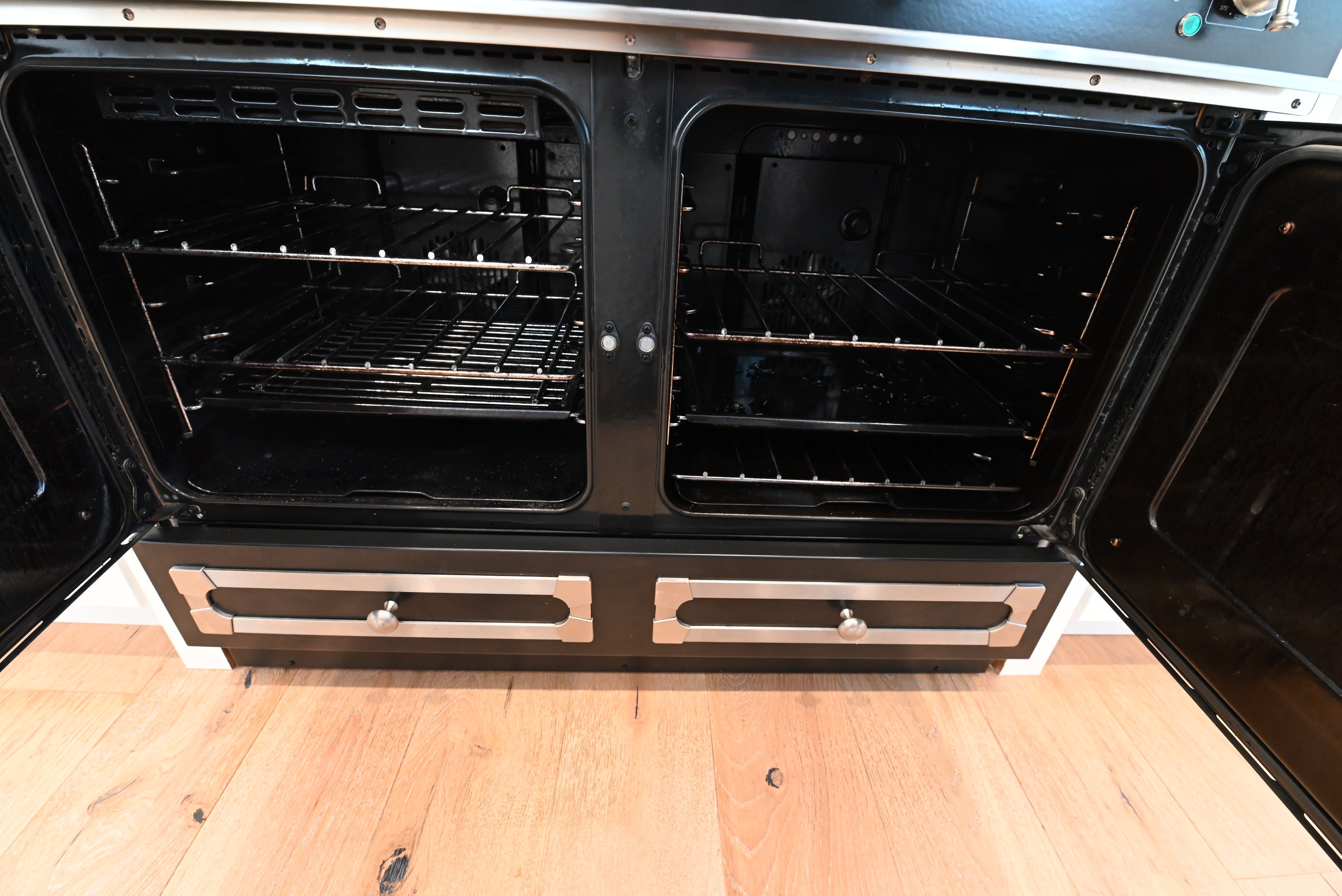 La Cornue CornuFé 44 Black & Nickel Dual Fuel Range with Matching Hood